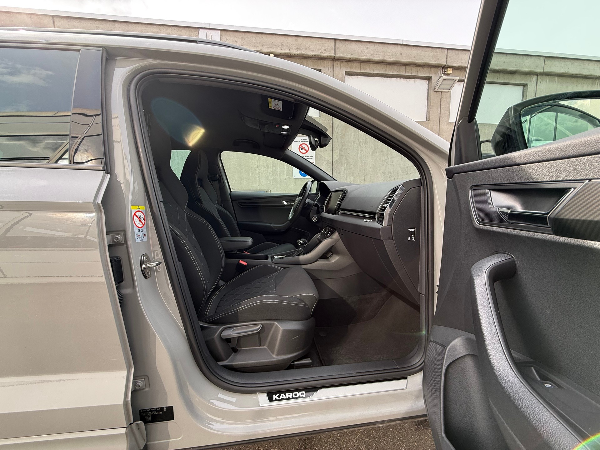 SKODA Karoq 2.0 TSI SportLine 4x4 DSG *Frisch ab MFK *Automat *Klimatisierungsautomatik *Rückfahrkamera *Start/Stop *Sitzheizung-image-14