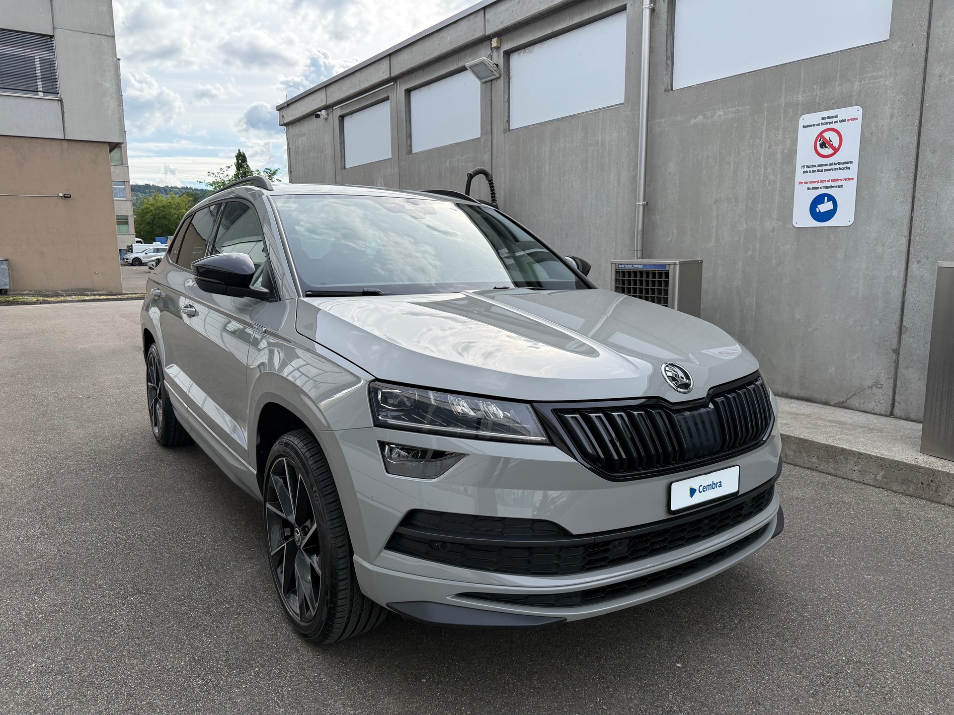 SKODA Karoq 2.0 TSI SportLine 4x4 DSG *Frisch ab MFK *Automat *Klimatisierungsautomatik *Rückfahrkamera *Start/Stop *Sitzheizung-image-1