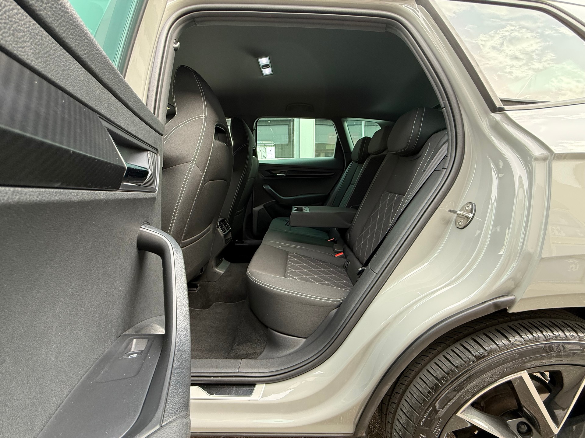 SKODA Karoq 2.0 TSI SportLine 4x4 DSG *Frisch ab MFK *Automat *Klimatisierungsautomatik *Rückfahrkamera *Start/Stop *Sitzheizung-image-13