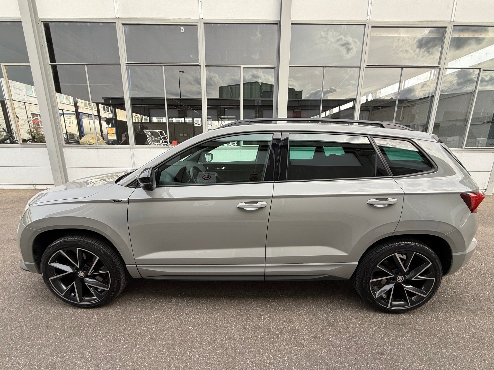 SKODA Karoq 2.0 TSI SportLine 4x4 DSG *Frisch ab MFK *Automat *Klimatisierungsautomatik *Rückfahrkamera *Start/Stop *Sitzheizung-image-6
