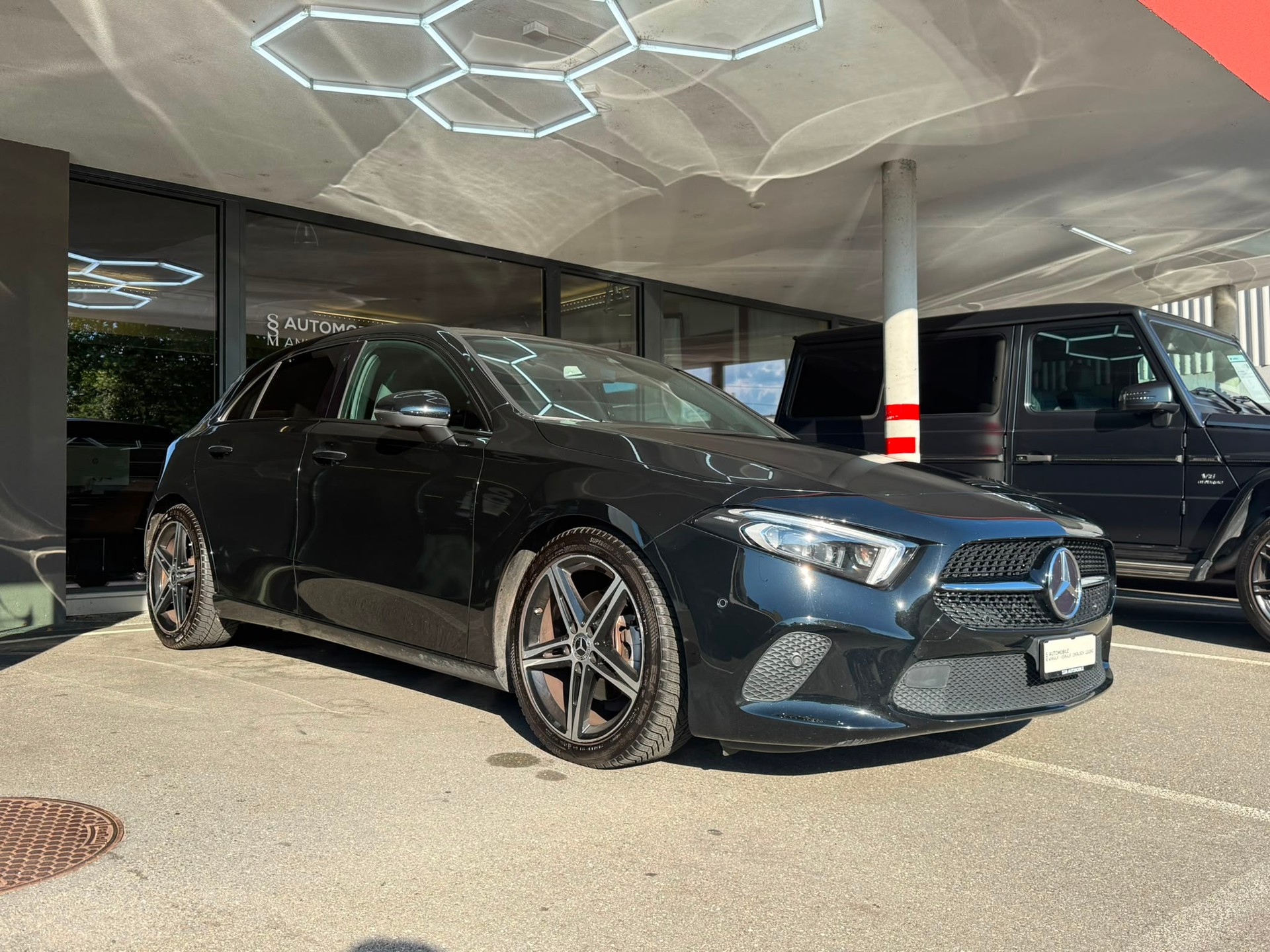 MERCEDES-BENZ A 180 AMG Line *Panodach* *Burmester* *CH Fahrzeug* 7G-DCT-showroom-element-2