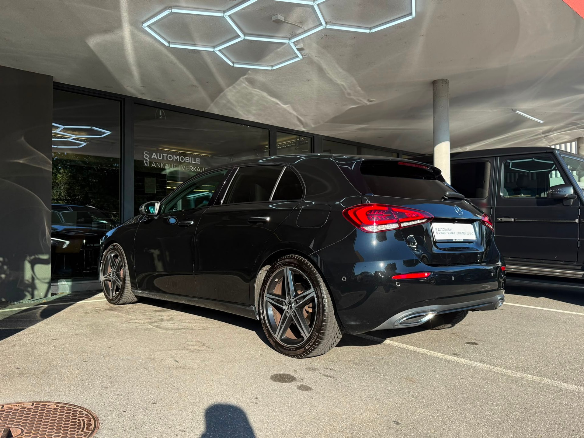 MERCEDES-BENZ A 180 AMG Line *Panodach* *Burmester* *CH Fahrzeug* 7G-DCT-image-5