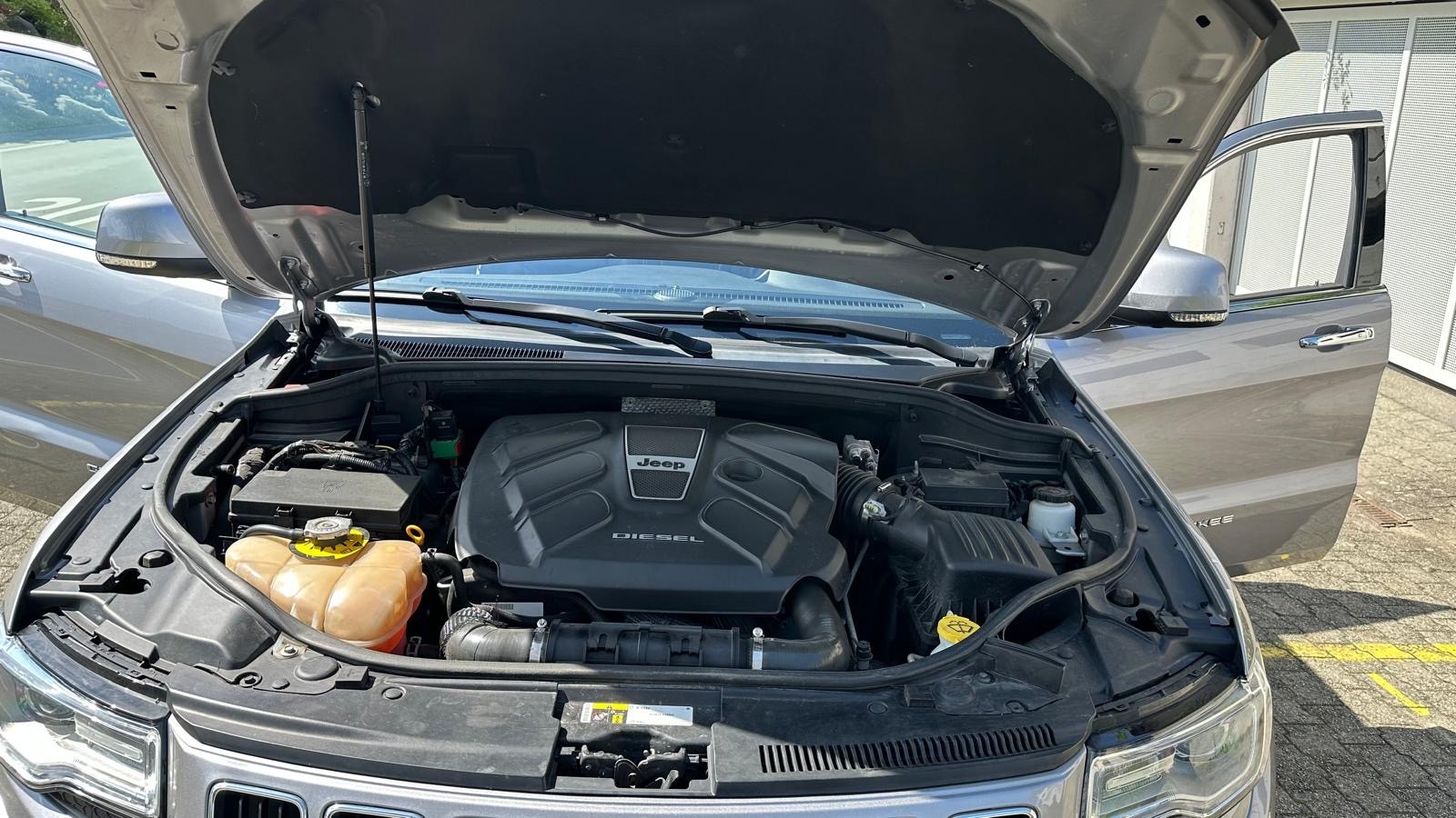 JEEP Grand Cherokee 3.0 CRD Overland Automatic-image-5