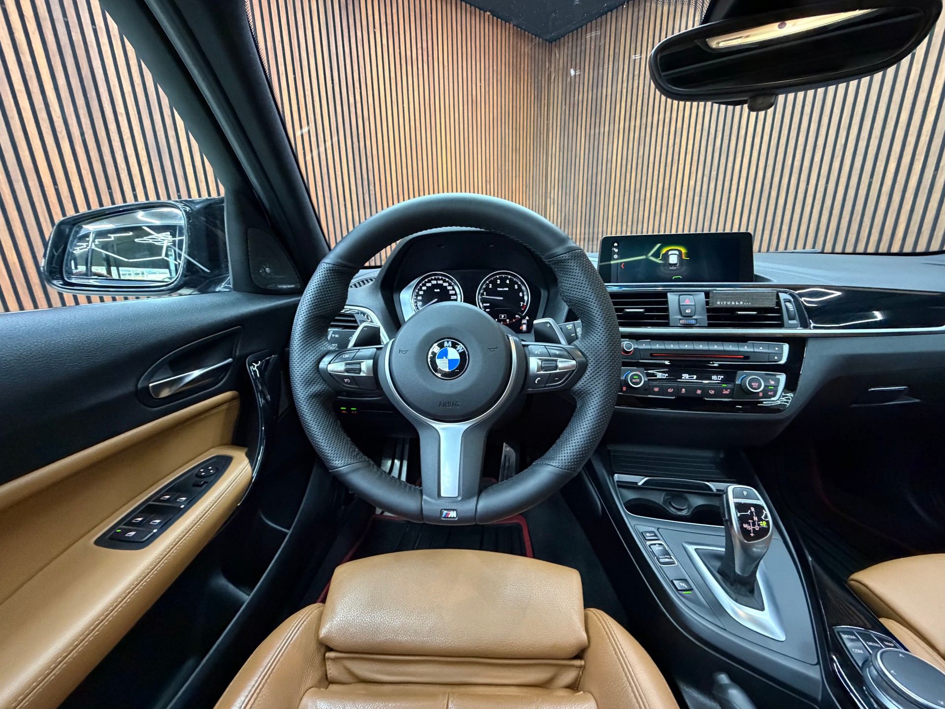 BMW M140i xDrive Steptronic-image-12