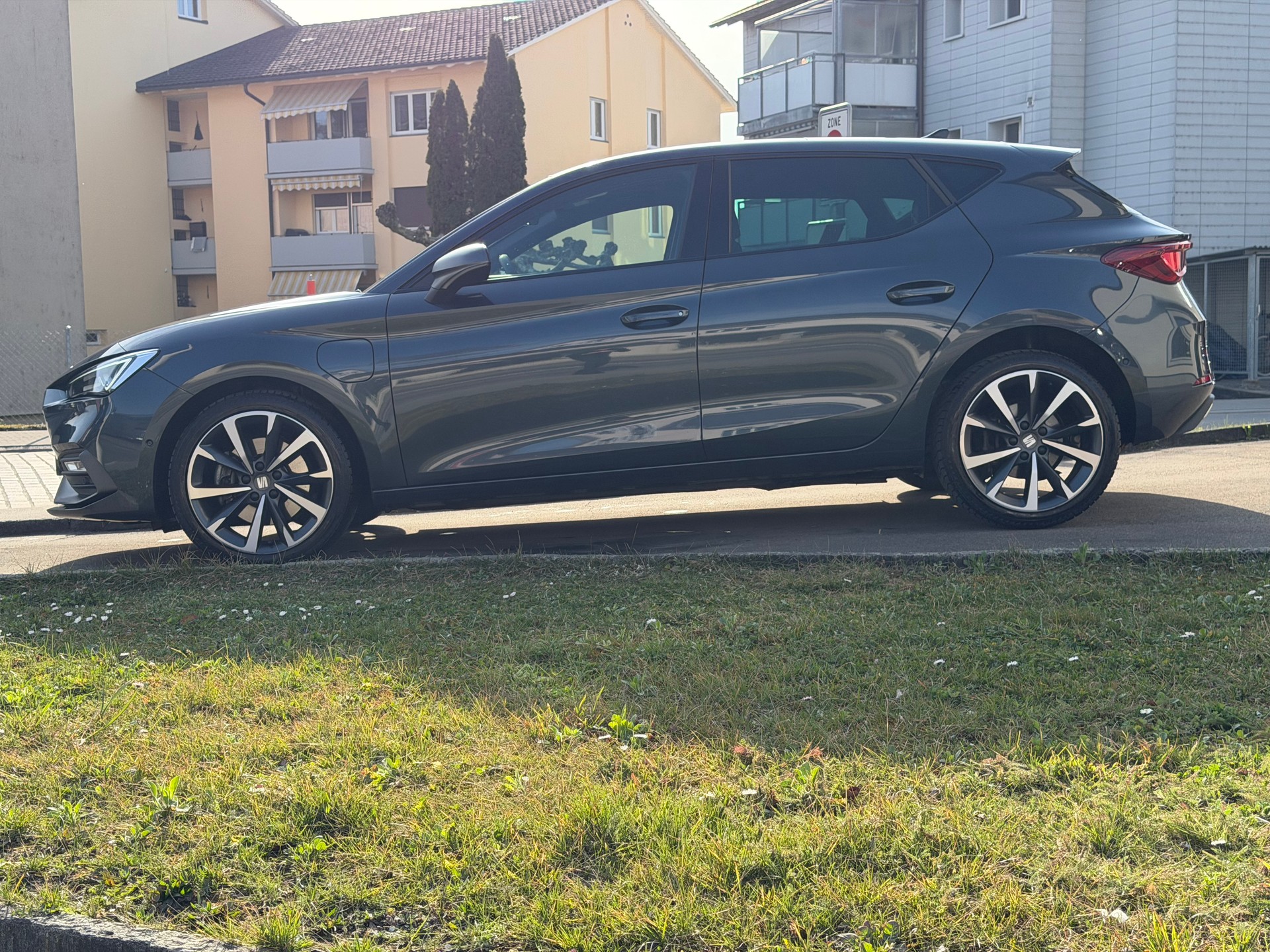 SEAT Leon 1.4 eHybrid pHEV DSG FR Vollausstattung-image-5