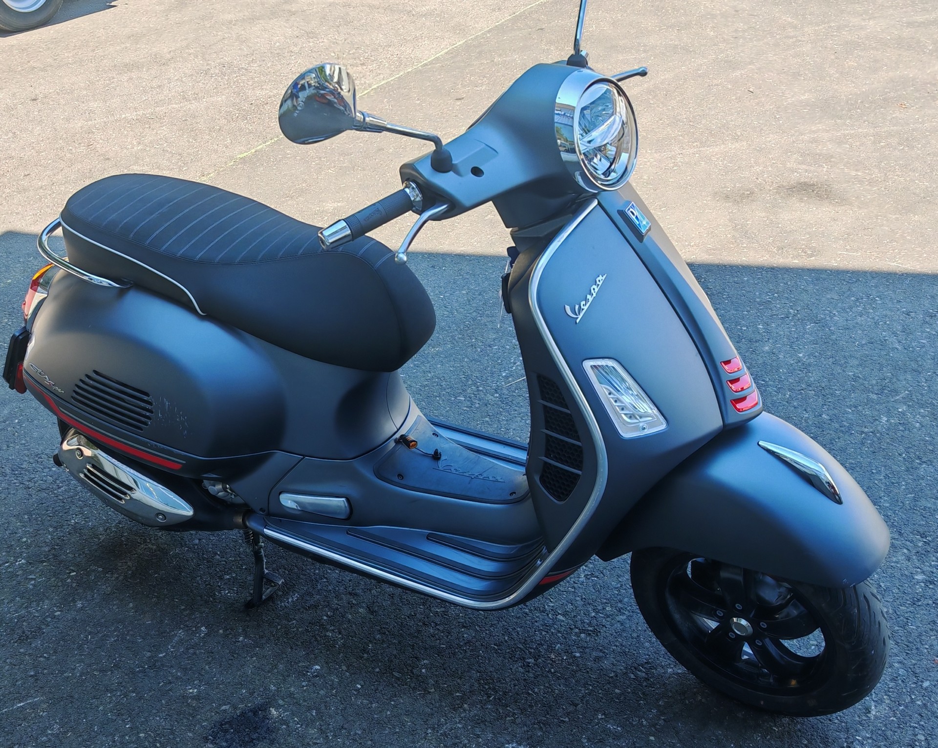 PIAGGIO Vespa GTS 300 Touring ABS-image-1