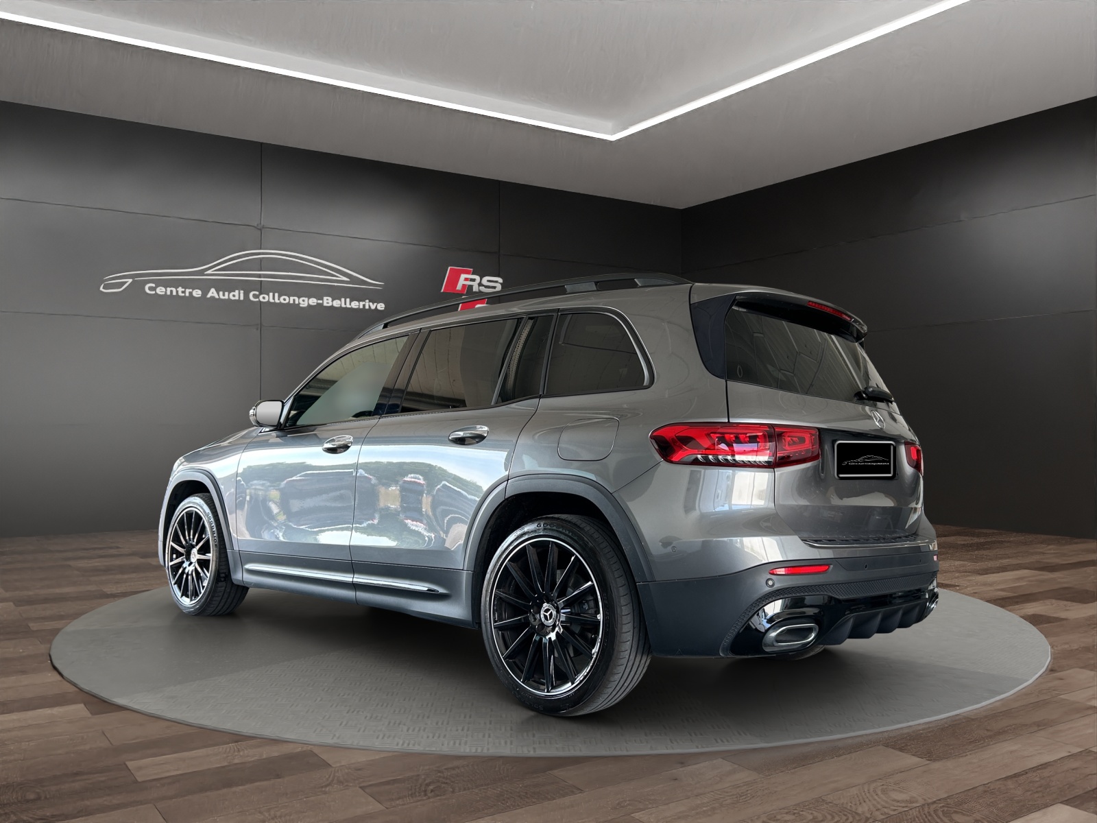 MERCEDES-BENZ GLB 250 4Matic AMG Line 8G-Tronic-showroom-element-3