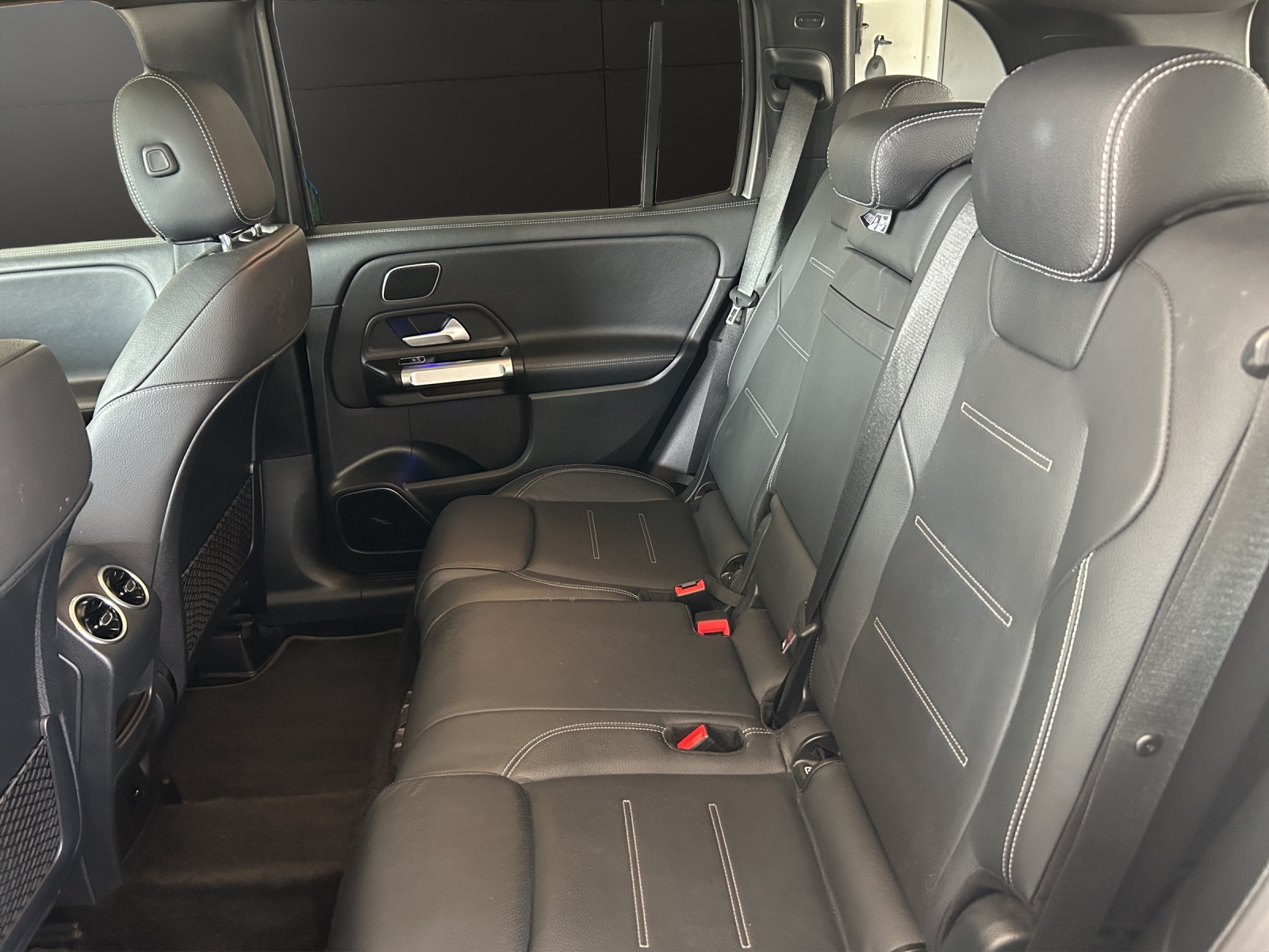 MERCEDES-BENZ GLB 250 4Matic AMG Line 8G-Tronic-image-11