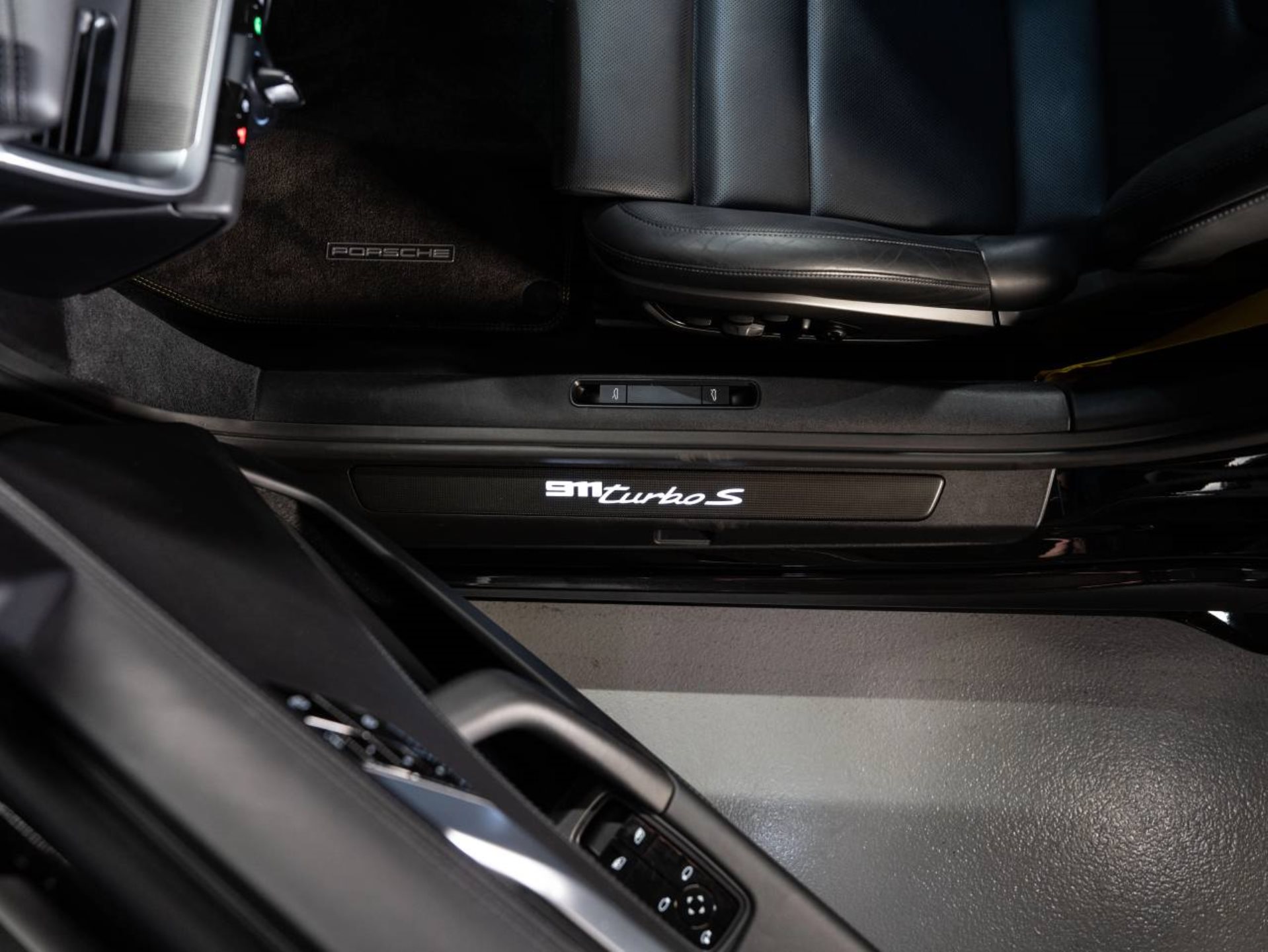 PORSCHE 911 Turbo S (MY21)-image-20