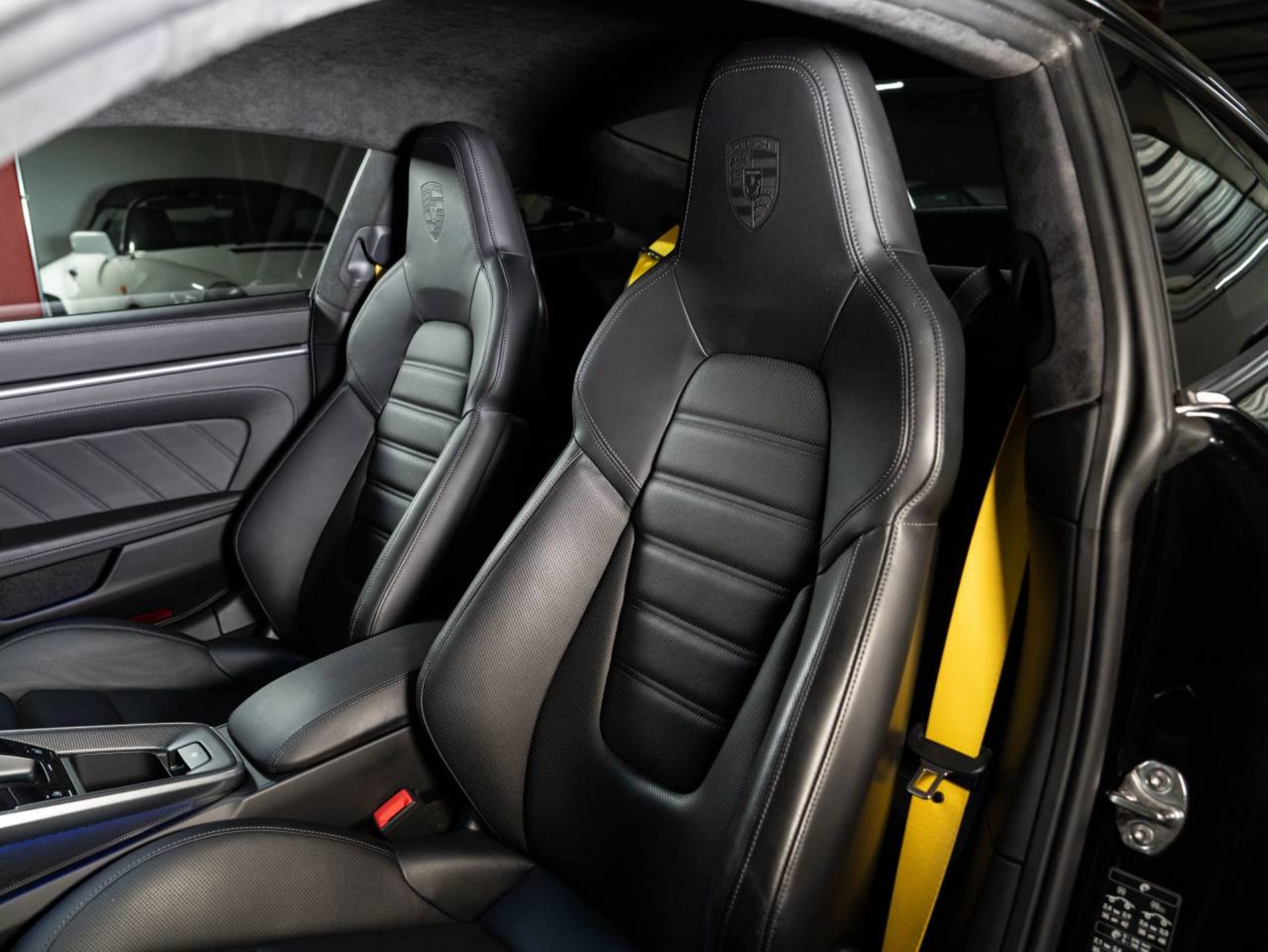 PORSCHE 911 Turbo S (MY21)-image-15