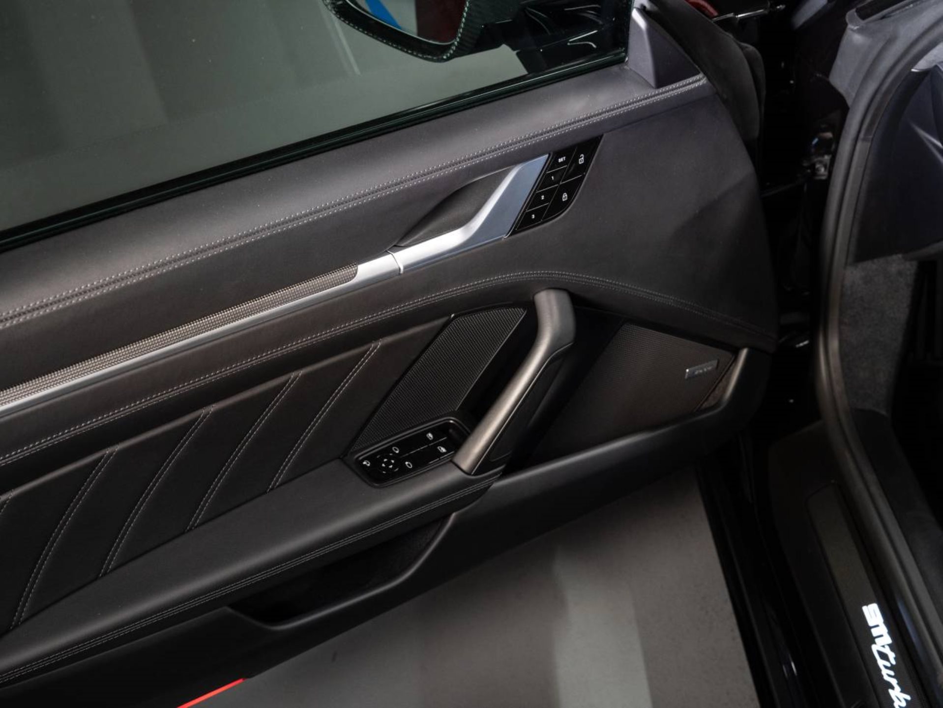 PORSCHE 911 Turbo S (MY21)-image-17