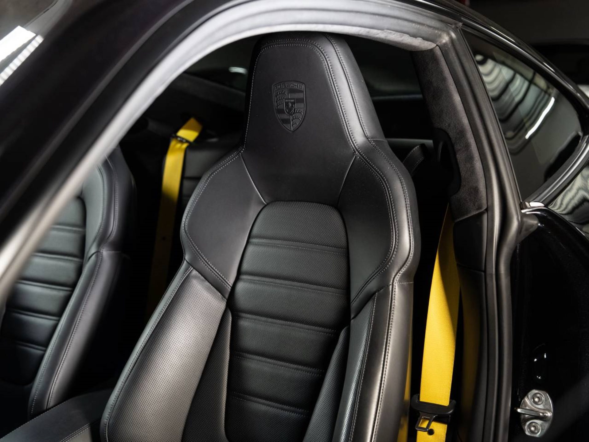 PORSCHE 911 Turbo S (MY21)-image-4