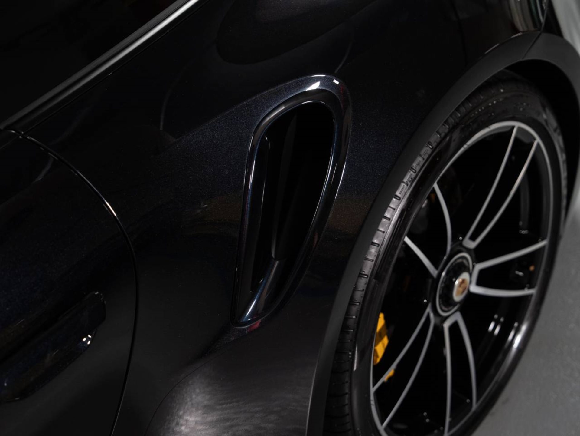 PORSCHE 911 Turbo S (MY21)-image-22