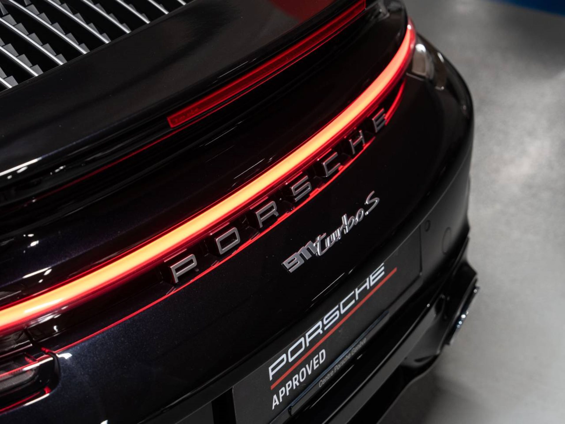 PORSCHE 911 Turbo S (MY21)-image-23