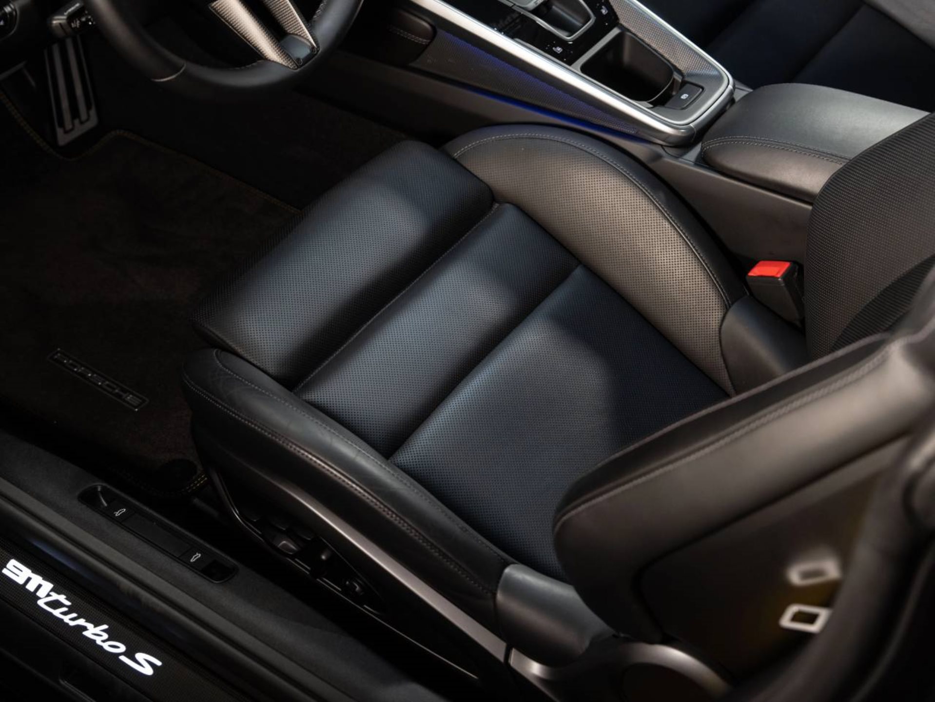 PORSCHE 911 Turbo S (MY21)-image-21