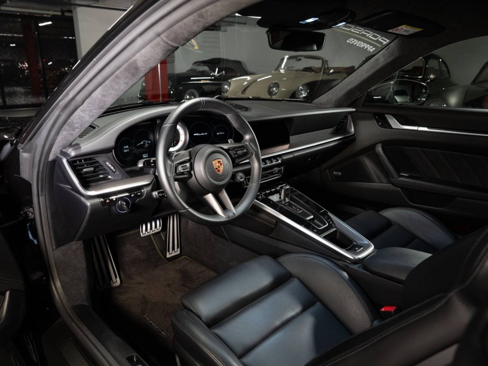 PORSCHE 911 Turbo S (MY21)-showroom-element-3