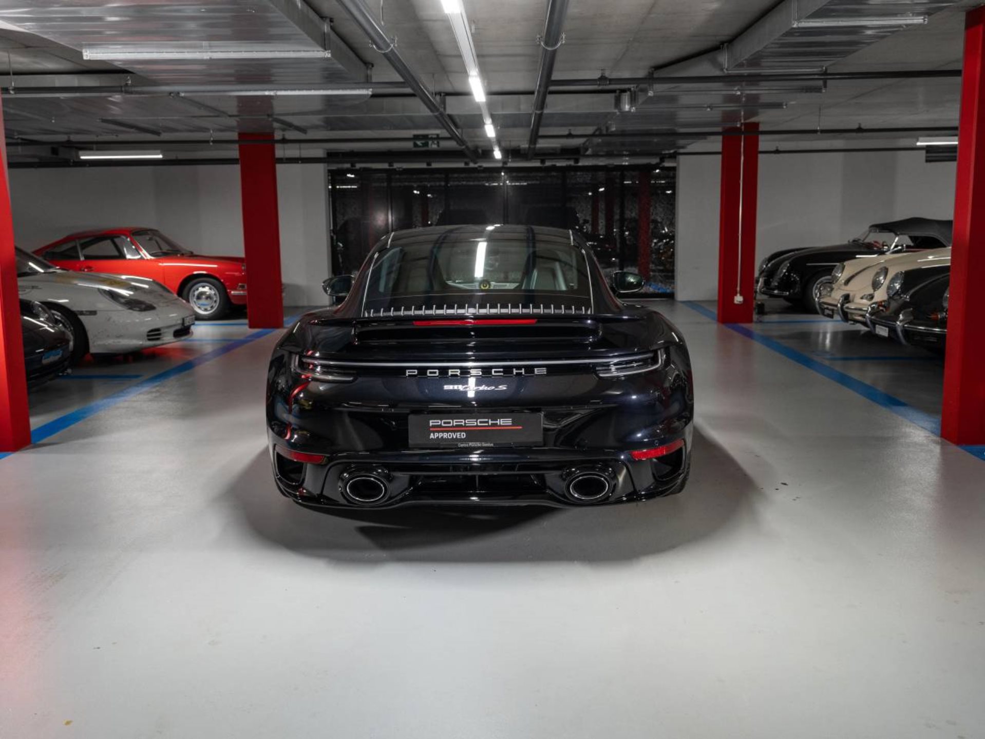PORSCHE 911 Turbo S (MY21)-showroom-element-1