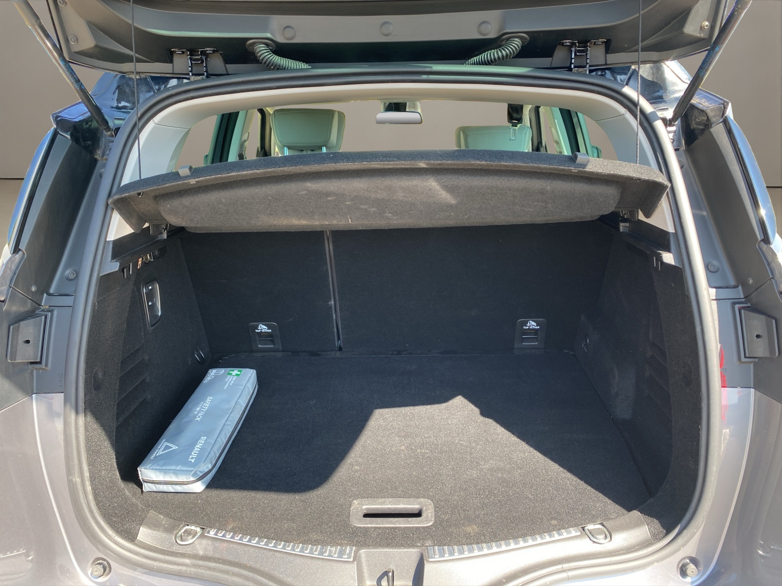 RENAULT Scénic 1.6 dCi Initiale Paris EDC-image-11