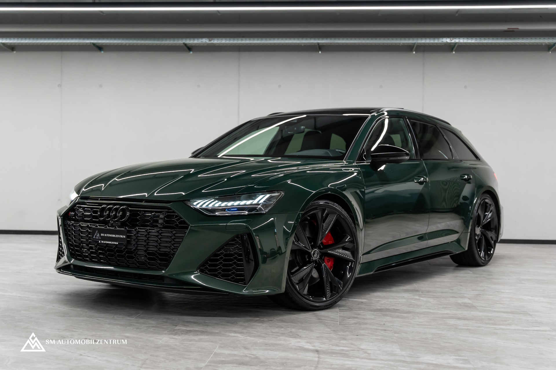 AUDI RS6 Avant 4.0 V8 TFSI quattro T-Tronic / Panorama / AHK / Matrix-LED
