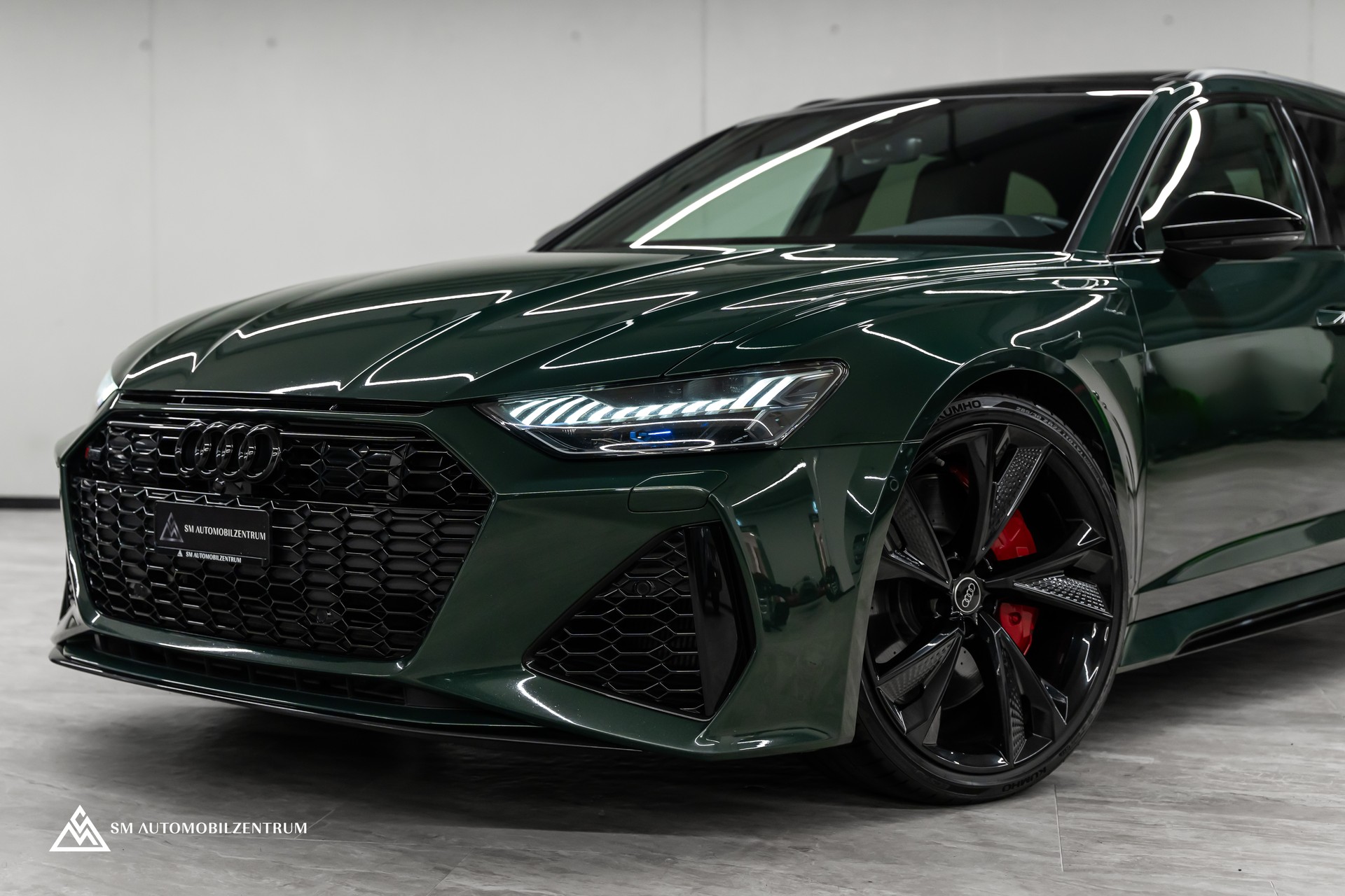 AUDI RS6 Avant 4.0 V8 TFSI quattro T-Tronic / Panorama / AHK / Matrix-LED-showroom-element-2
