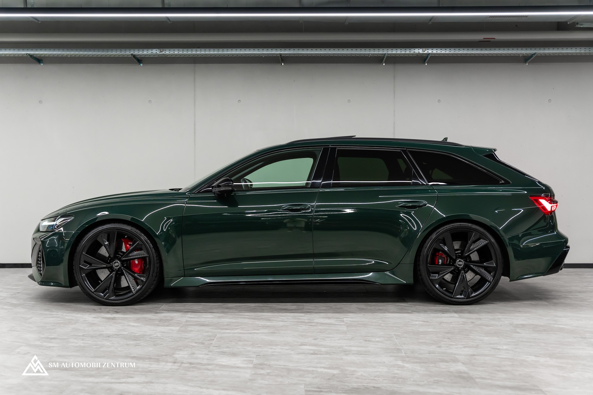 AUDI RS6 Avant 4.0 V8 TFSI quattro T-Tronic / Panorama / AHK / Matrix-LED-showroom-element-3