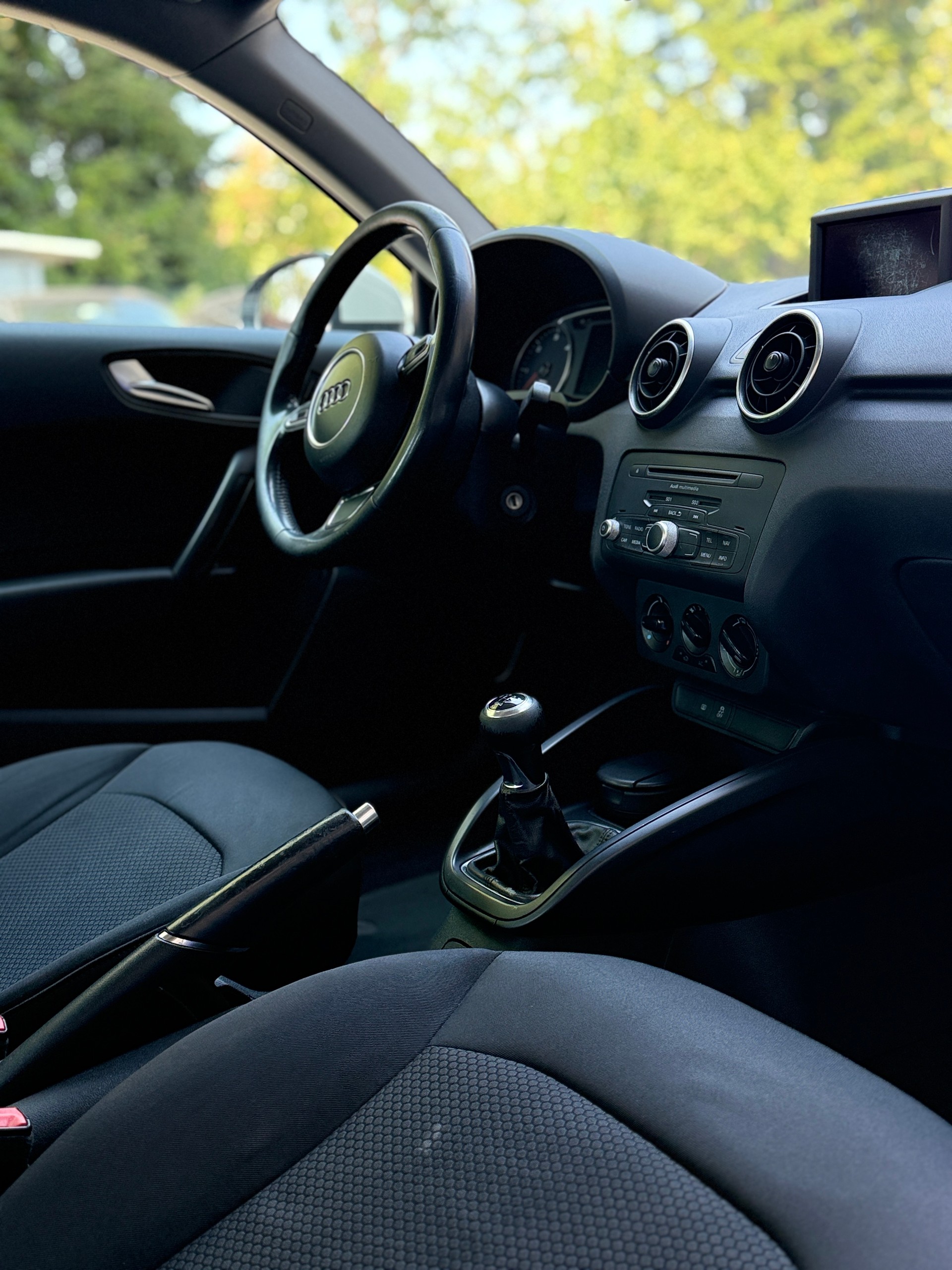 AUDI A1 1.2 TFSI Ambition-image-4