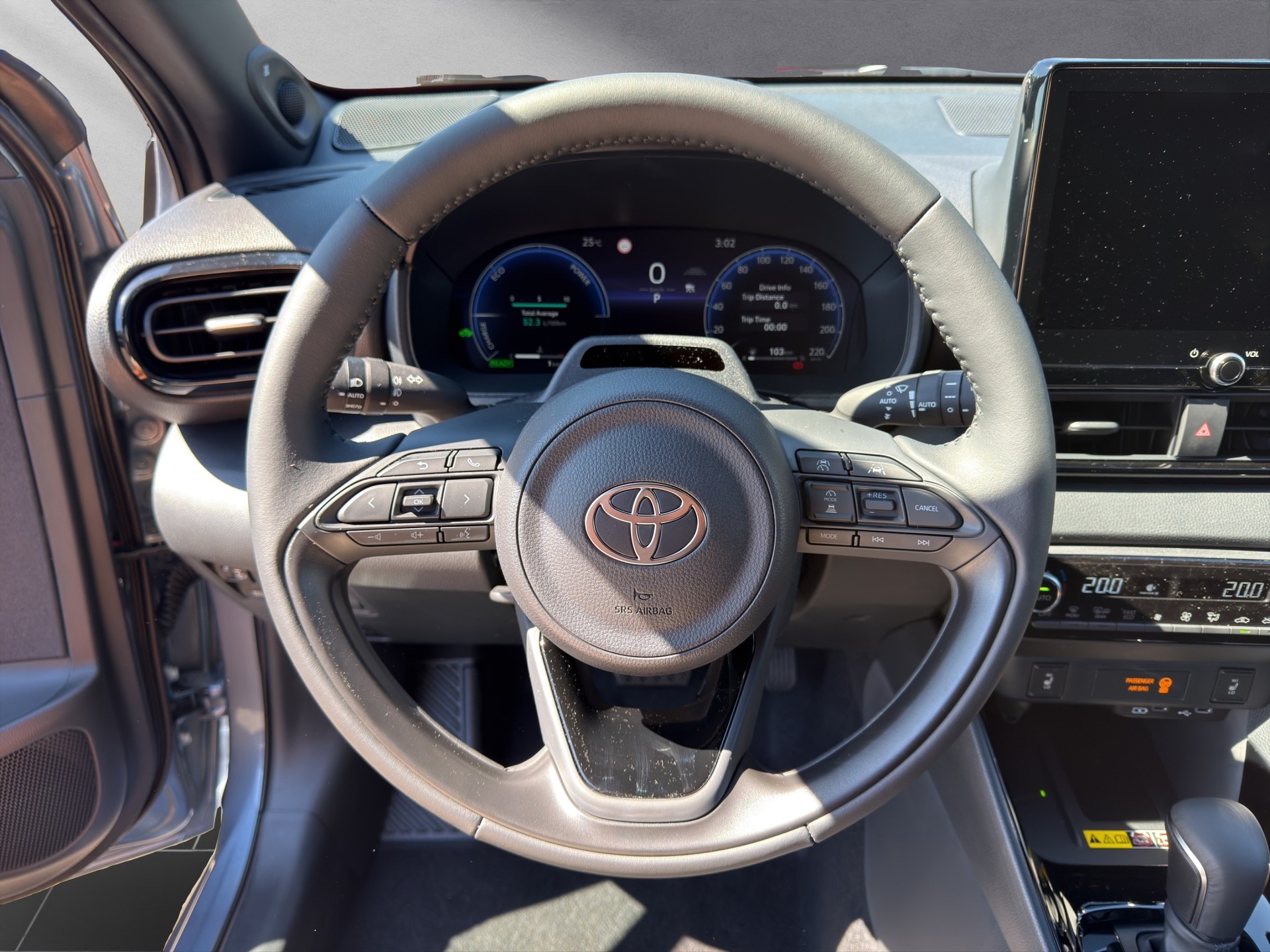 TOYOTA Yaris 1.5 VVT-i HSD Premium-image-4