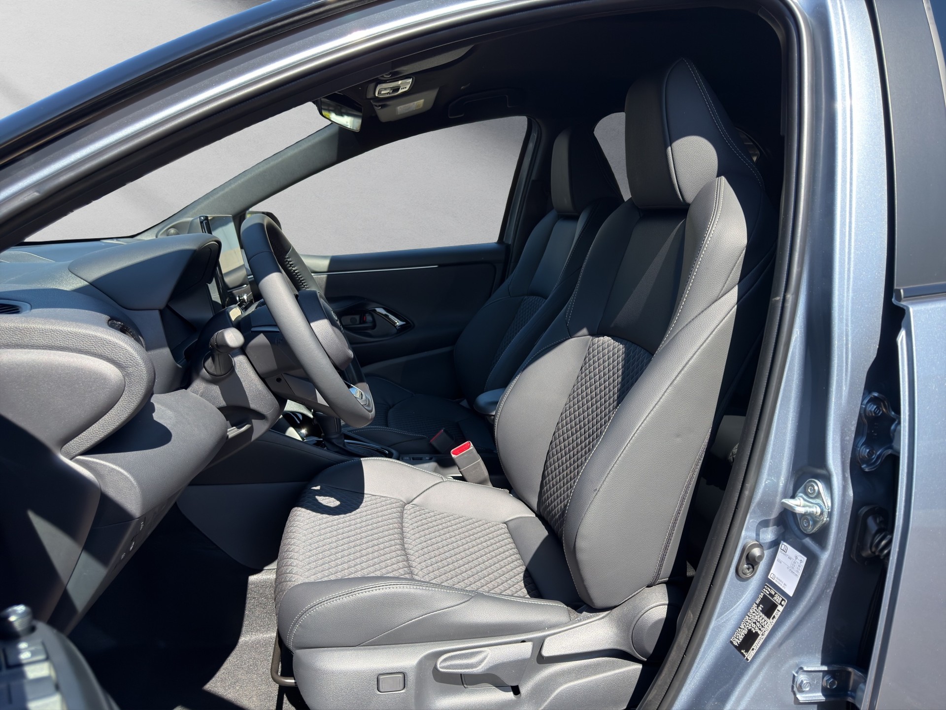 TOYOTA Yaris 1.5 VVT-i HSD Premium-image-8