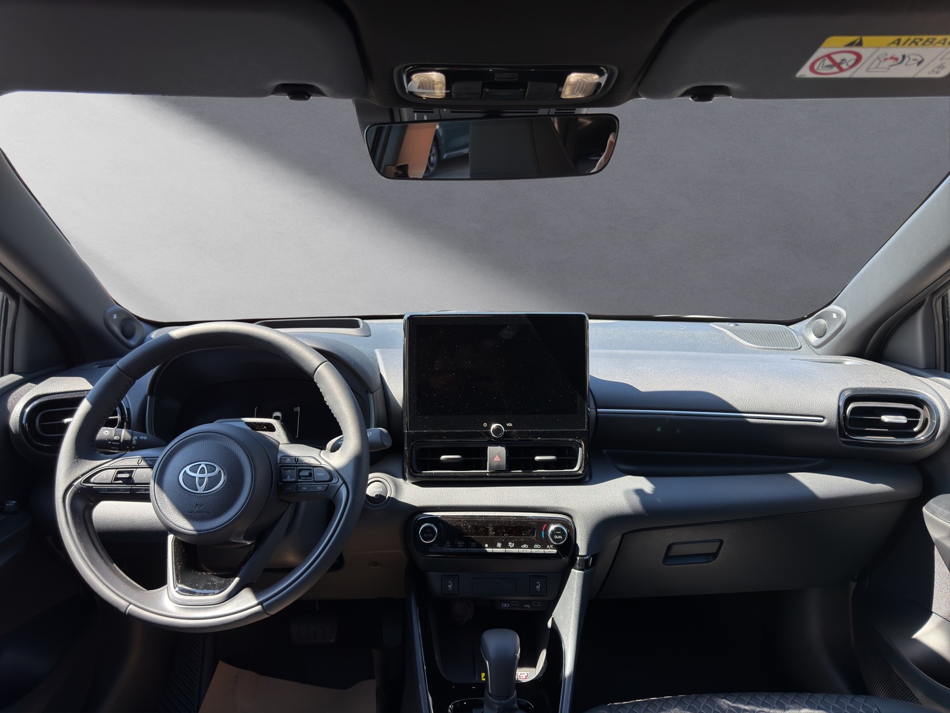 TOYOTA Yaris 1.5 VVT-i HSD Premium-showroom-element-3