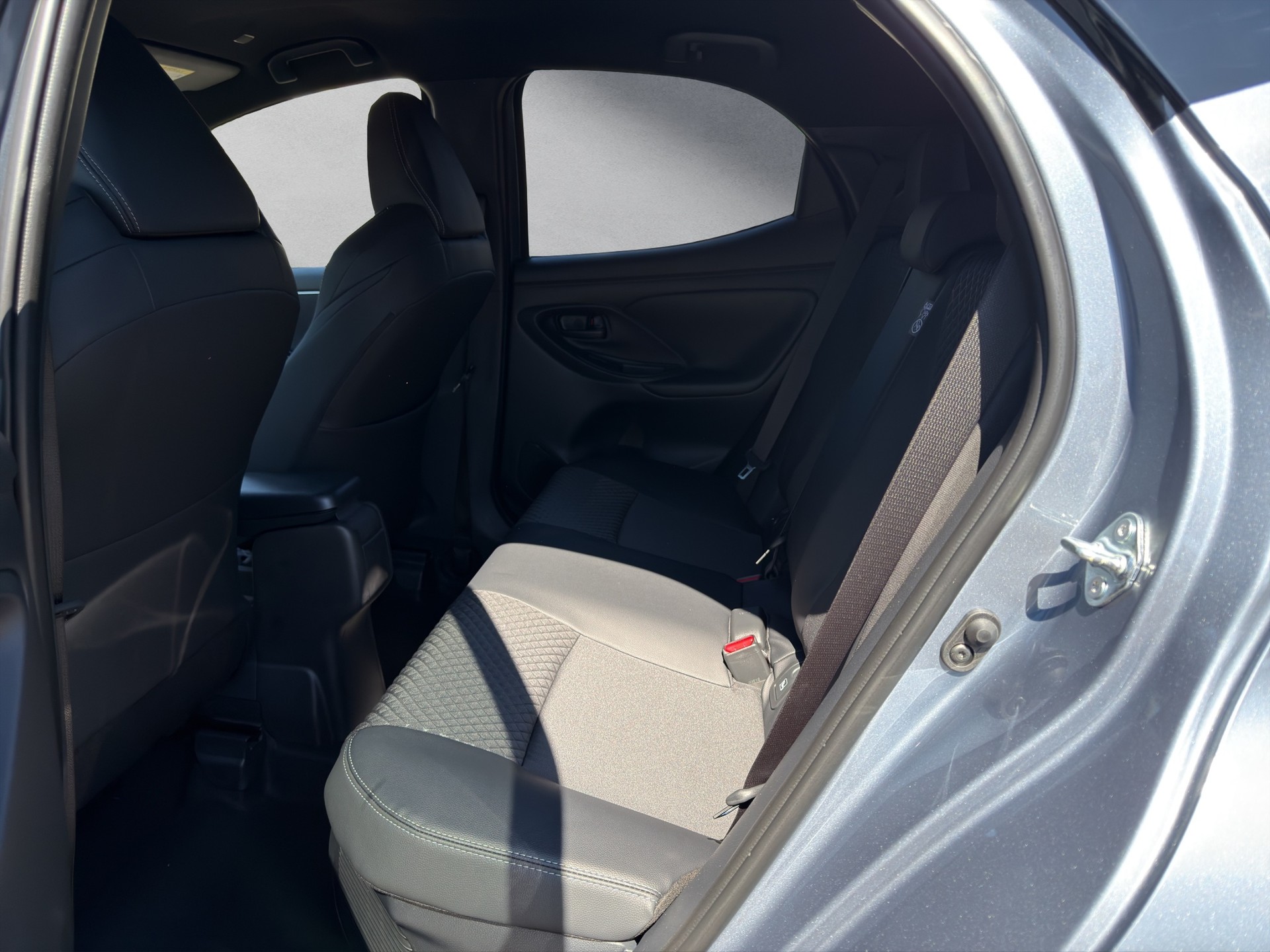 TOYOTA Yaris 1.5 VVT-i HSD Premium-image-10