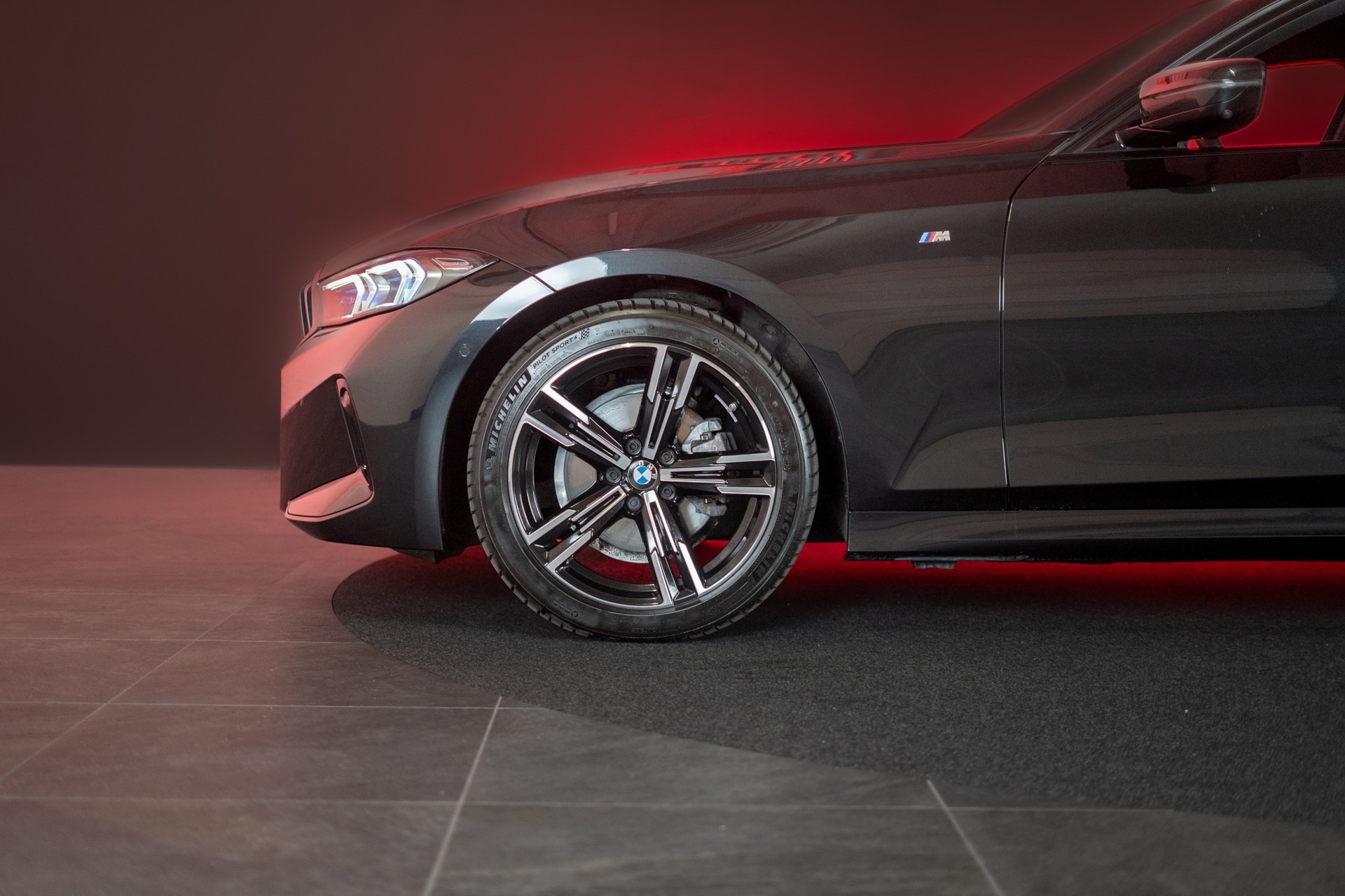 BMW 320d M Sport SAG / 360°Kamera / HeadUp / el.Heckklappe-image-29