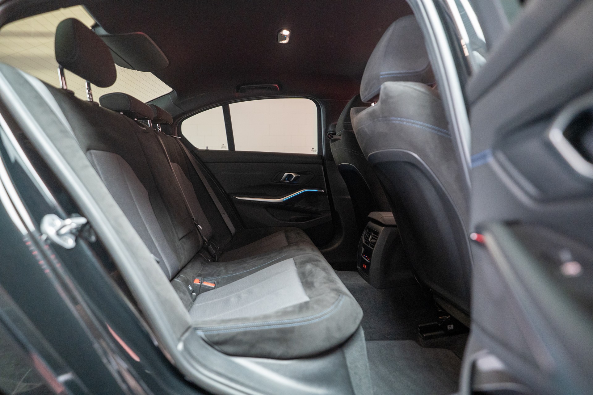 BMW 320d M Sport SAG / 360°Kamera / HeadUp / el.Heckklappe-image-12