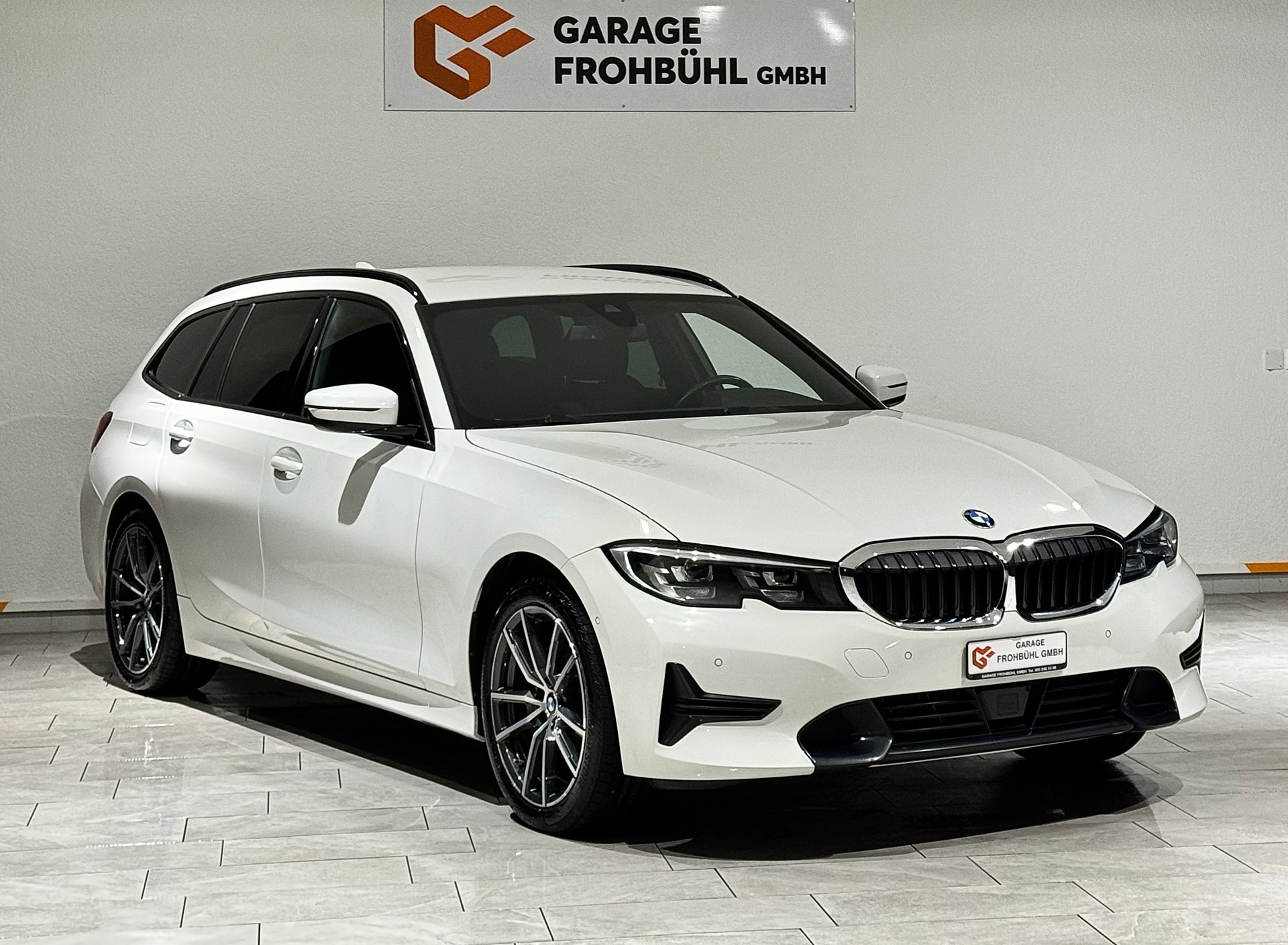 BMW 320d xDrive 48V Touring Steptronic | 1.Hand | AHK |-showroom-element-1