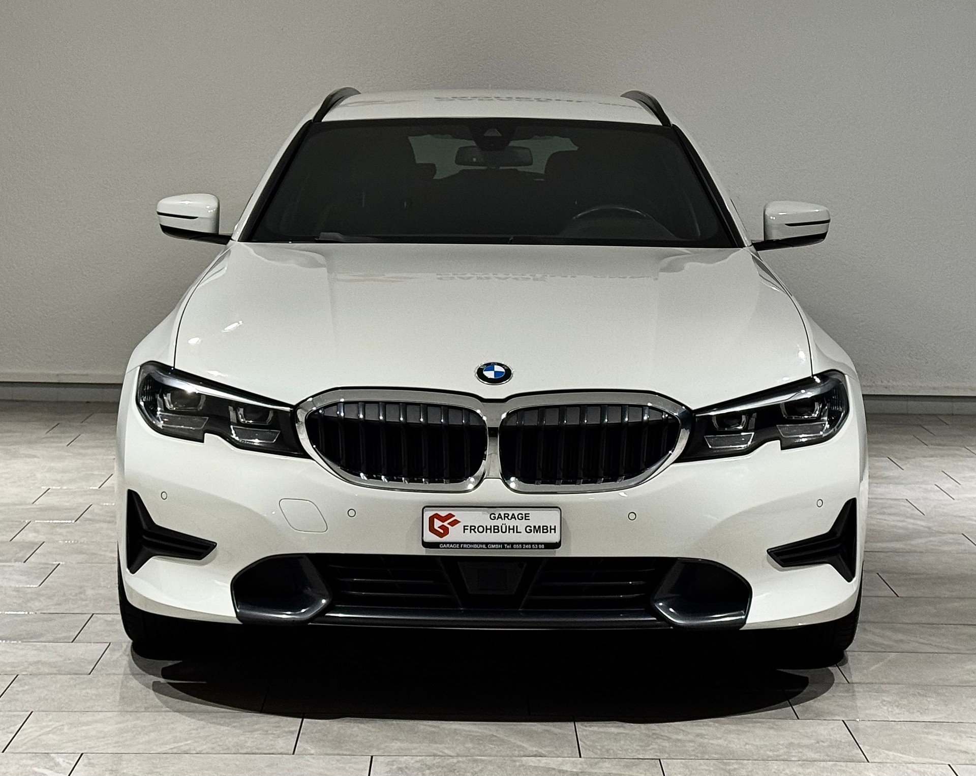 BMW 320d xDrive 48V Touring Steptronic | 1.Hand | AHK |-showroom-element-2