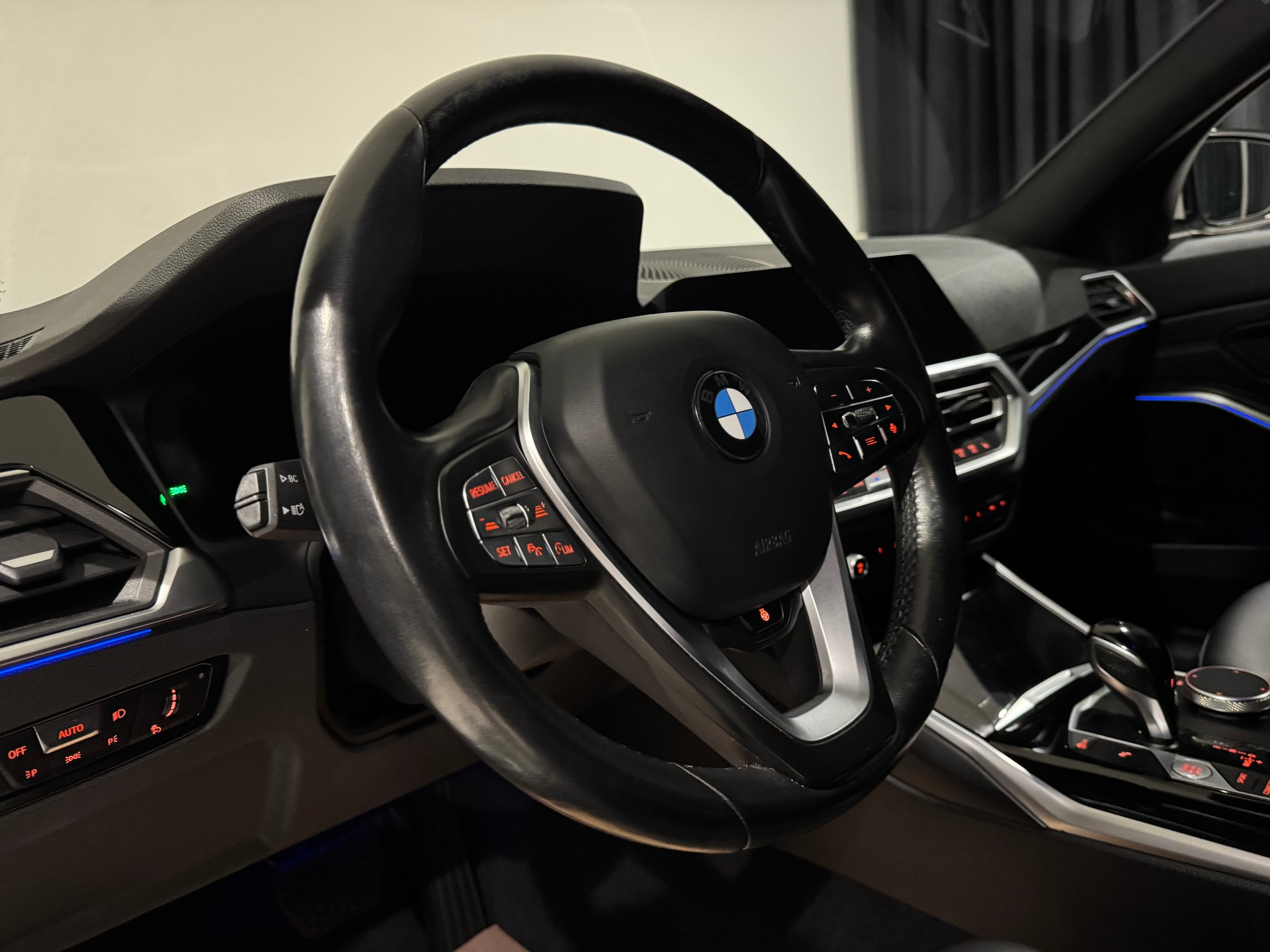 BMW 320d xDrive 48V Touring Steptronic | 1.Hand | AHK |-image-19