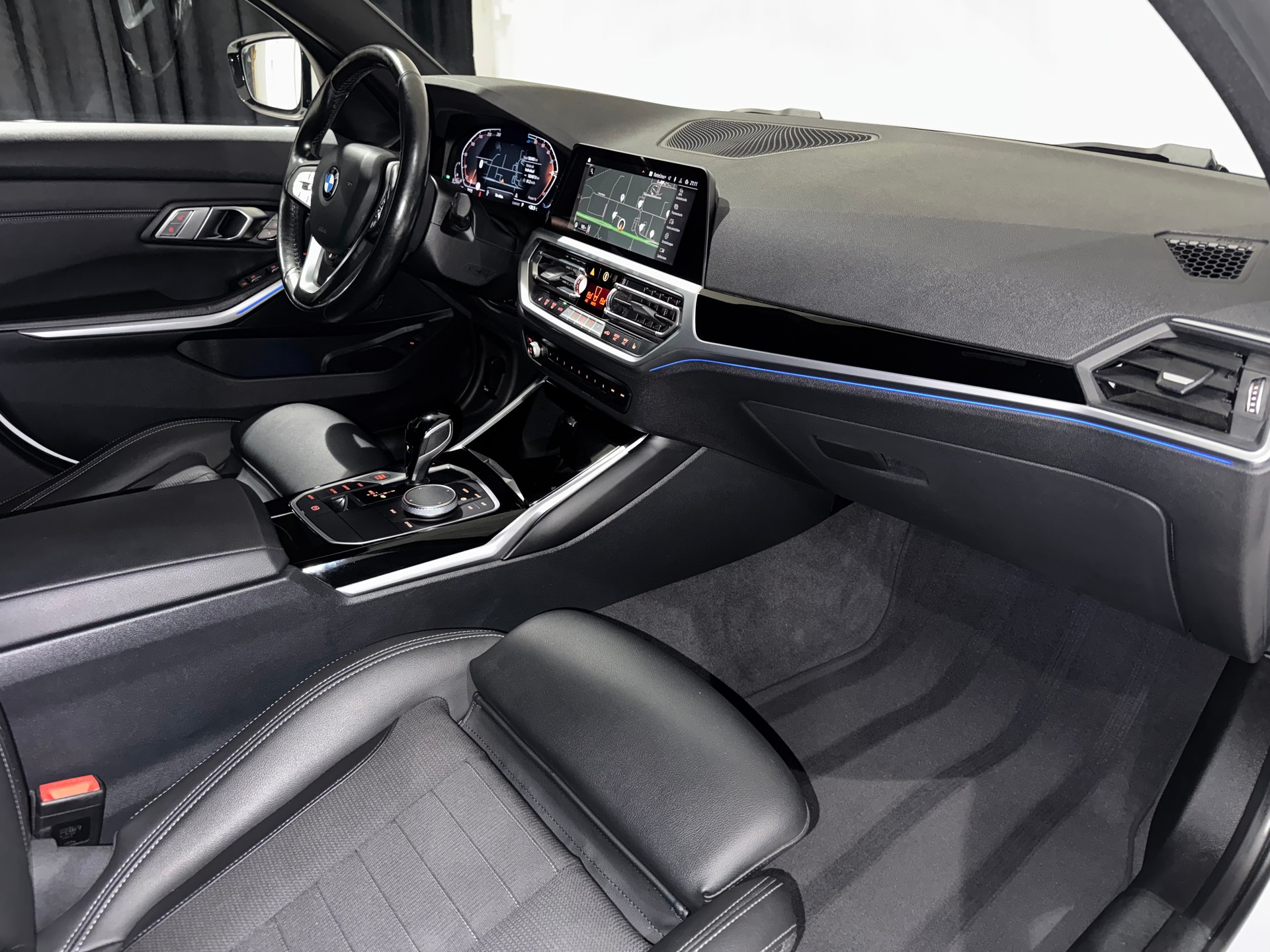 BMW 320d xDrive 48V Touring Steptronic | 1.Hand | AHK |-image-12