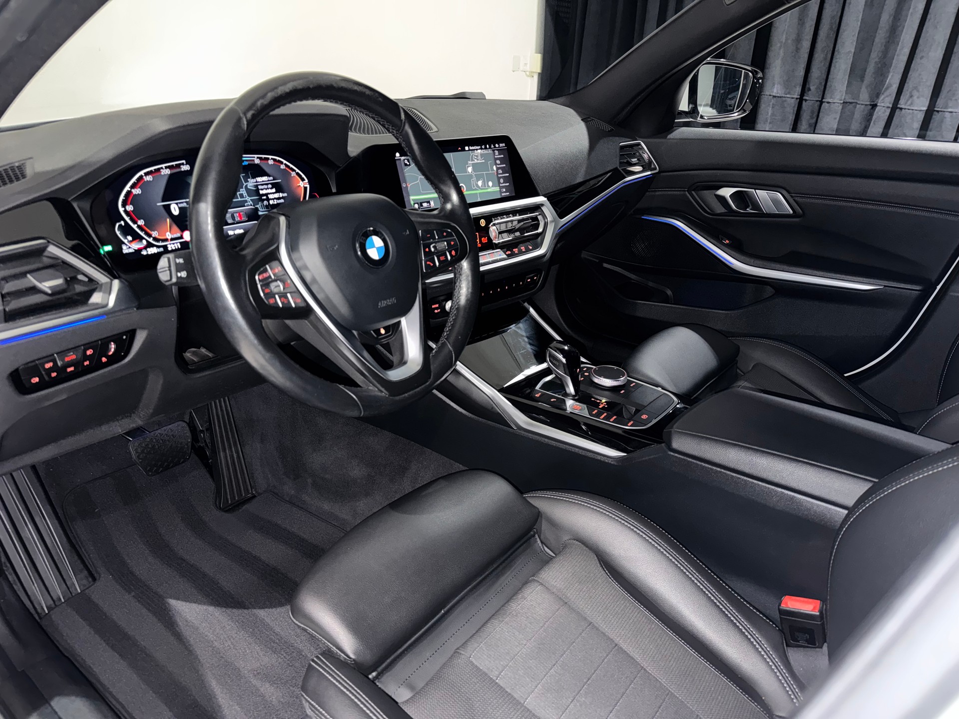 BMW 320d xDrive 48V Touring Steptronic | 1.Hand | AHK |-image-11