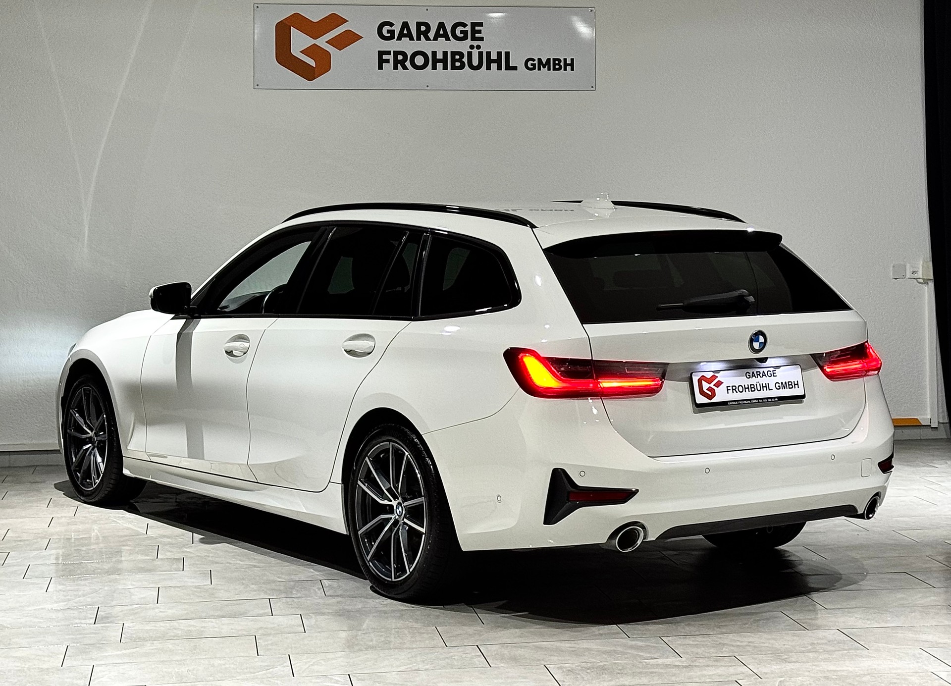 BMW 320d xDrive 48V Touring Steptronic | 1.Hand | AHK |-image-4