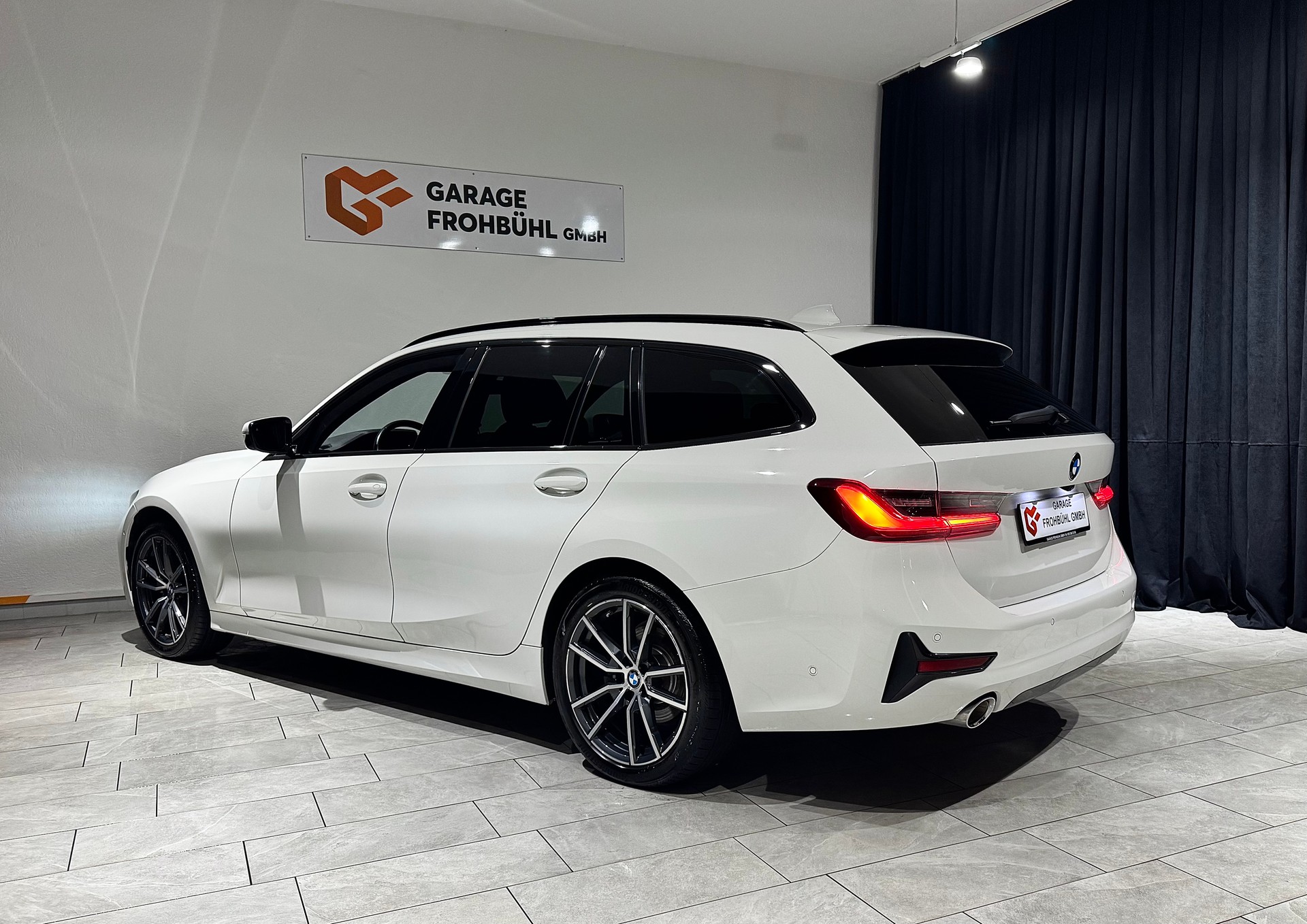 BMW 320d xDrive 48V Touring Steptronic | 1.Hand | AHK |-image-6