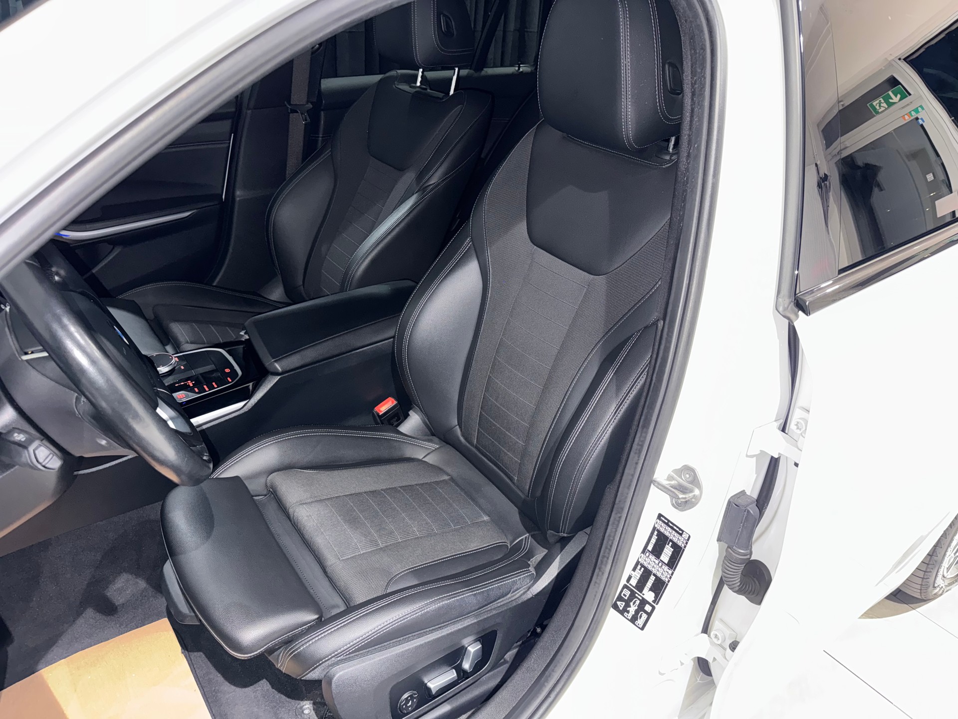 BMW 320d xDrive 48V Touring Steptronic | 1.Hand | AHK |-image-23