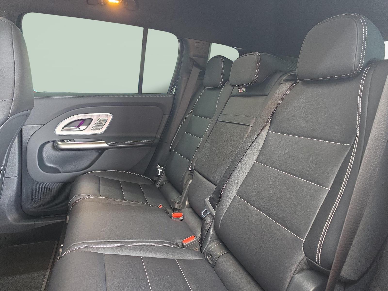 MERCEDES-BENZ GLB 220 4MATIC AMG Line-image-9