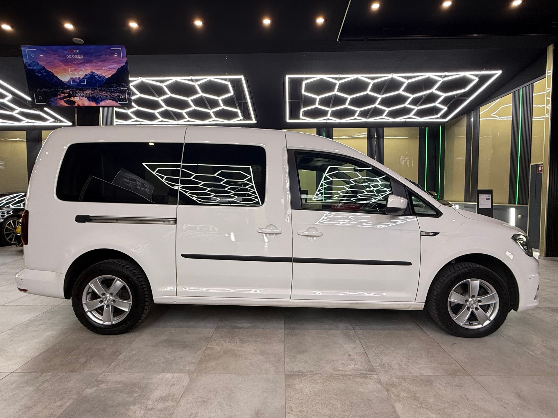 VW Caddy Maxi 2.0TDI BlueMotion Technology DSG-showroom-element-3