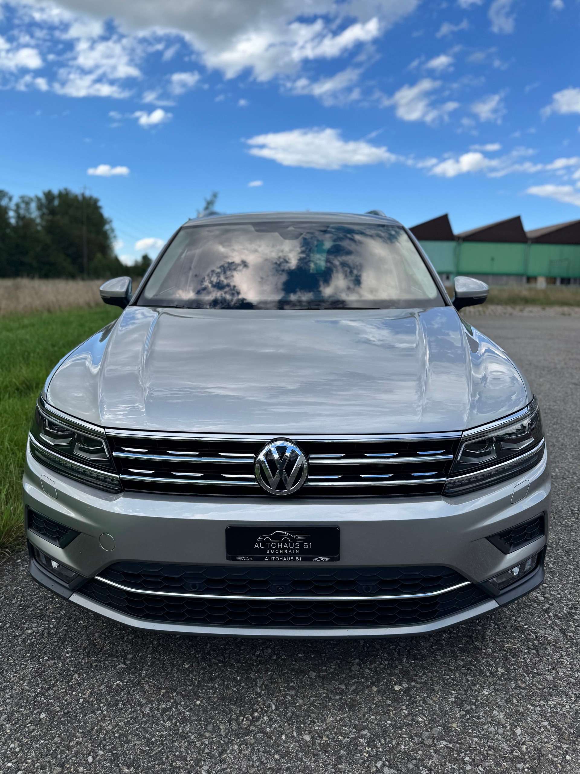 VW Tiguan 2.0TSI Highline 4Motion DSG / ab MFK bei Verkauf-showroom-element-3