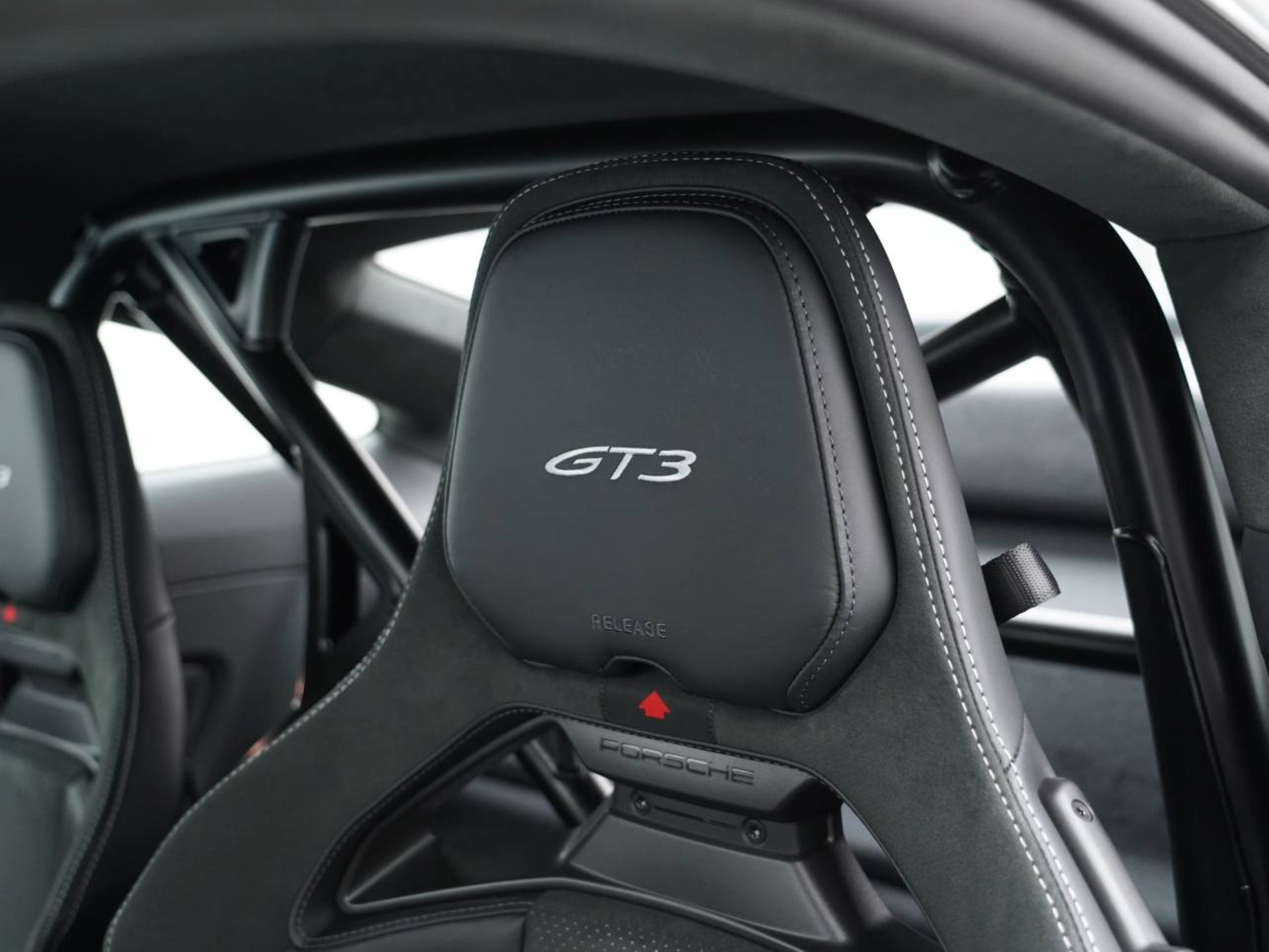 PORSCHE 911 GT3-image-29