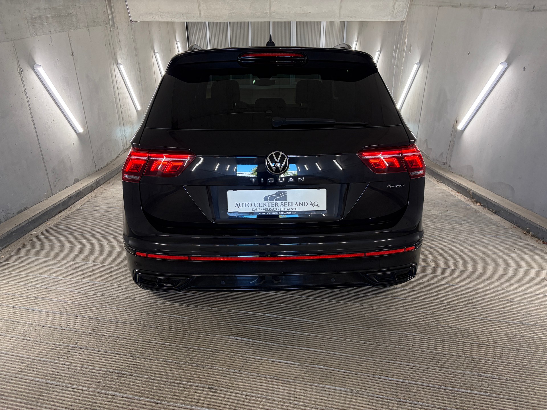 VW Tiguan 2.0 TDI SCR R-Line 4Motion DSG-image-4