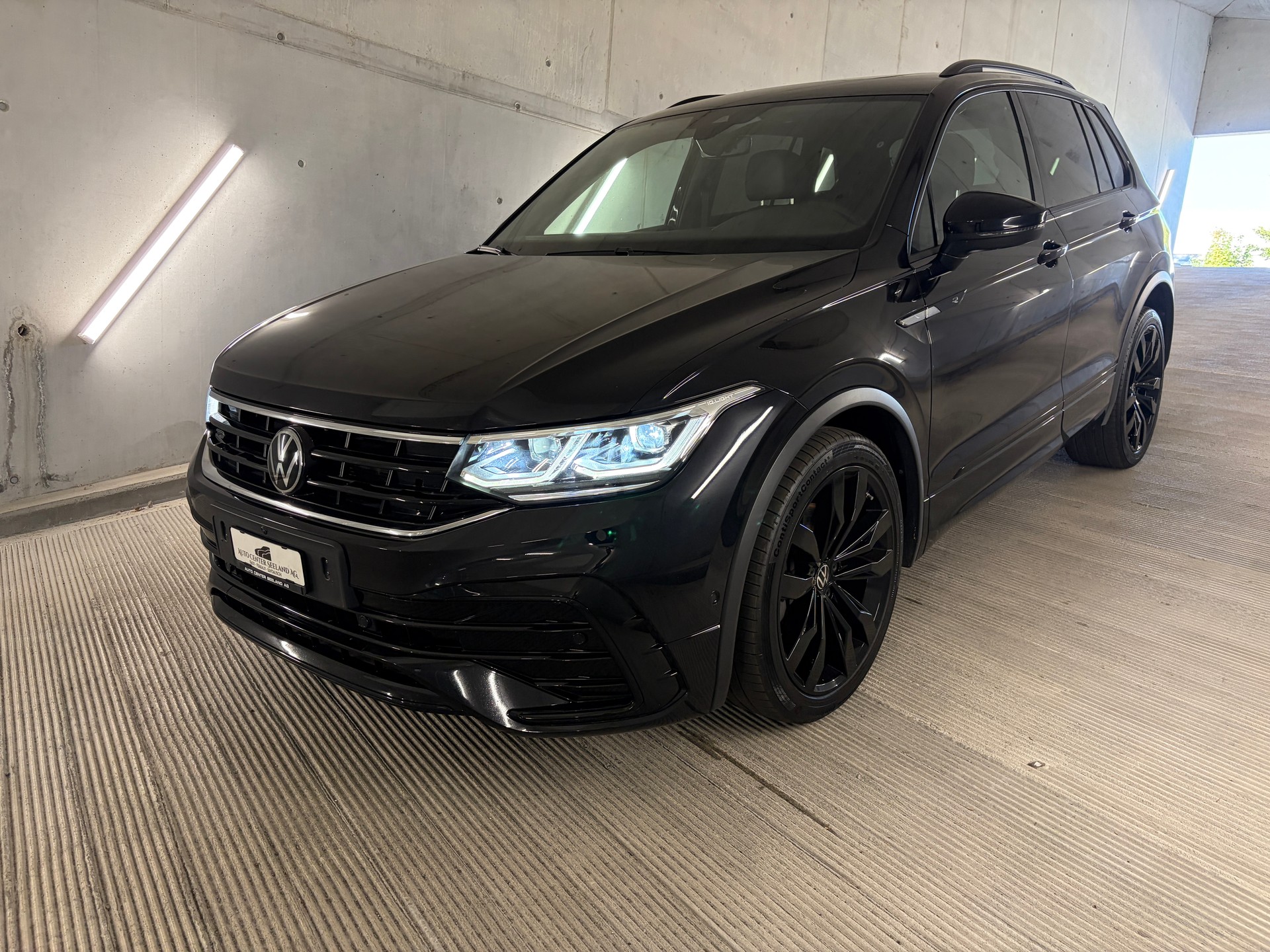 VW Tiguan 2.0 TDI SCR R-Line 4Motion DSG-image-1