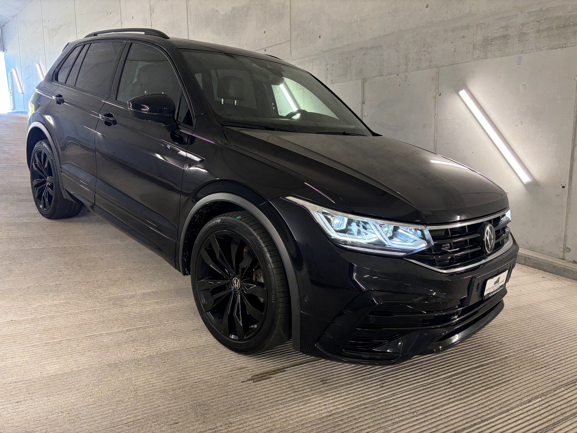 VW Tiguan 2.0 TDI SCR R-Line 4Motion DSG-image-13