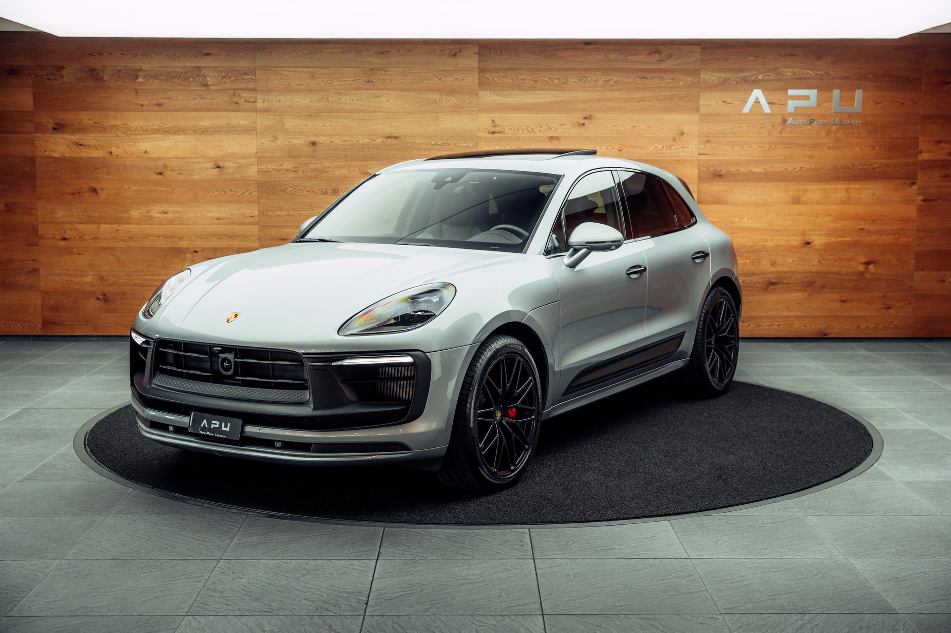 PORSCHE Macan GTS PDK Dolomitsilber-showroom-element-3