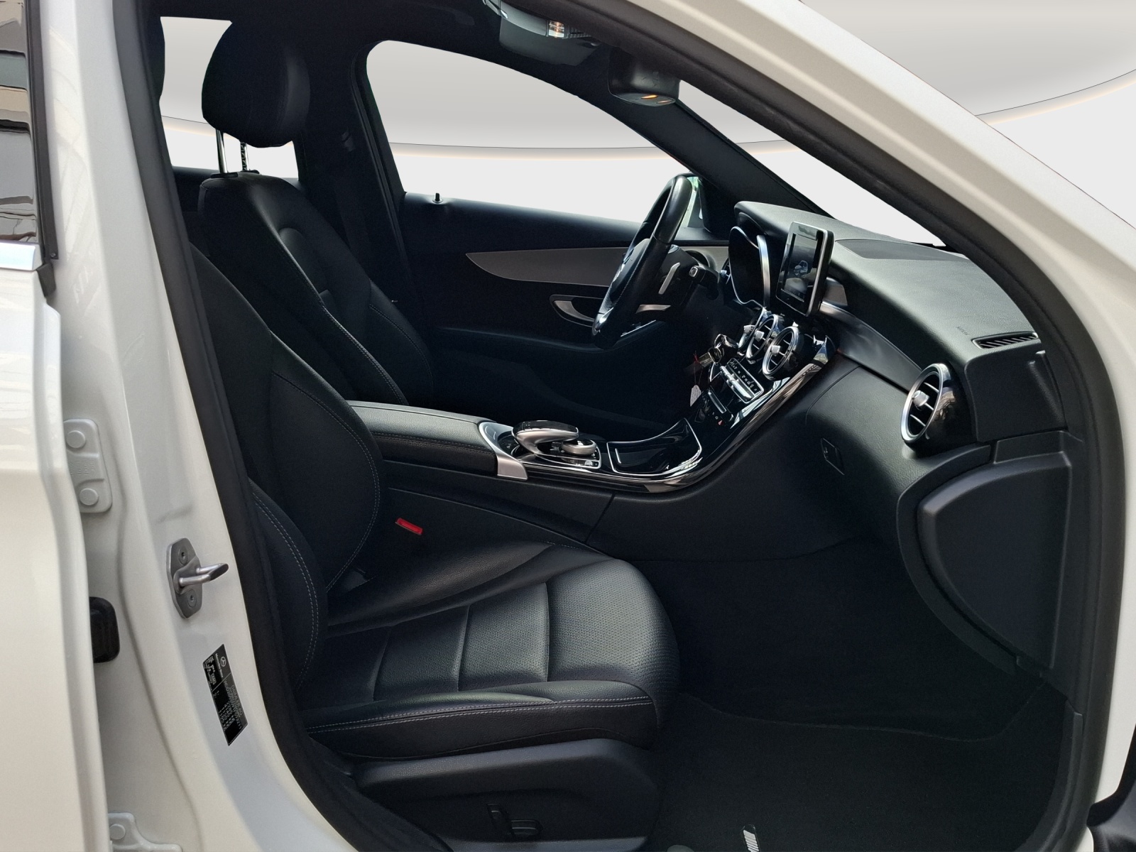 MERCEDES-BENZ C 250 d Swiss Star AMG Line 4Matic 9G-Tronic-image-9