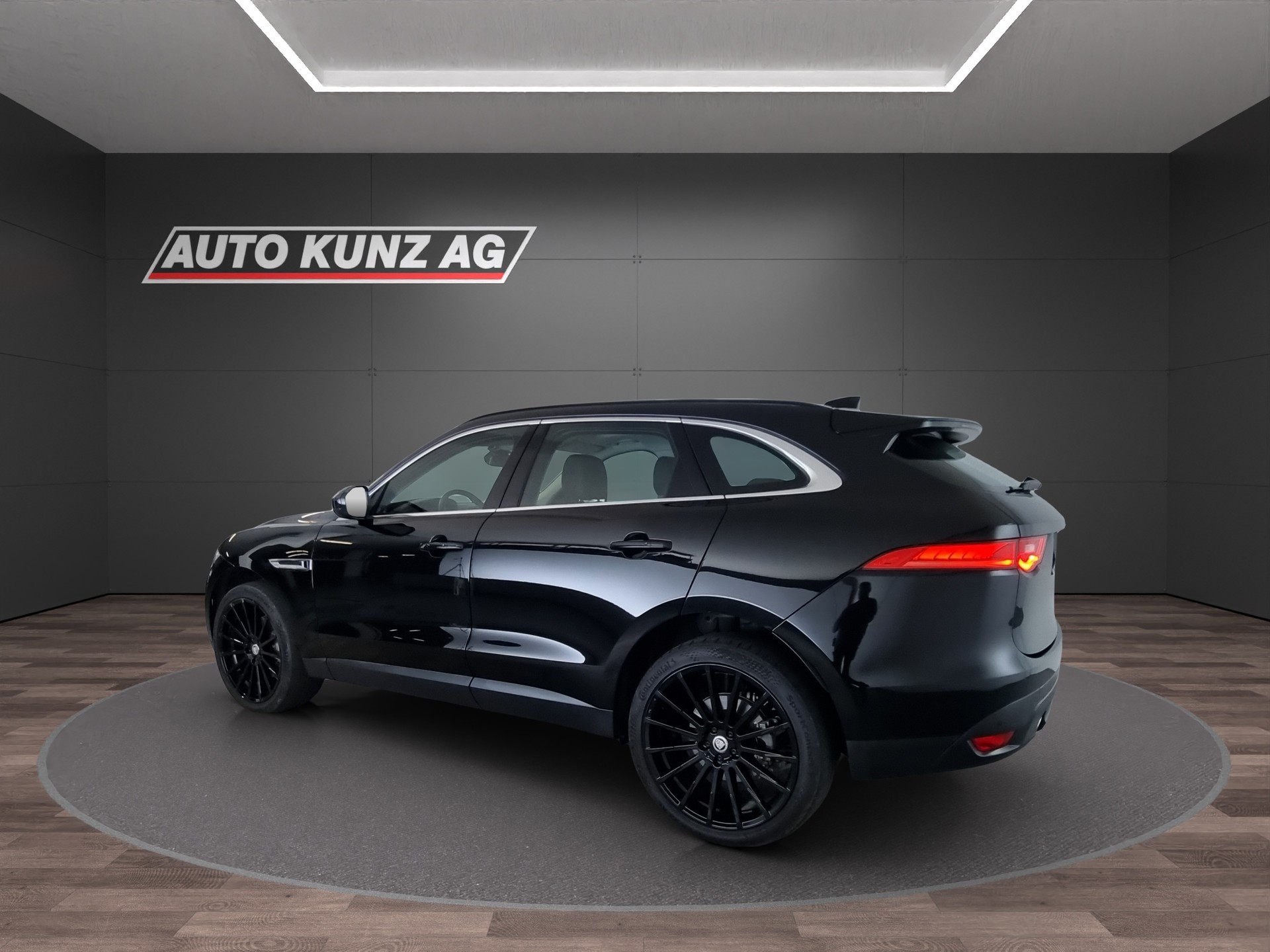 JAGUAR F-Pace 2.0 T 300 Portfolio AWD-showroom-element-3